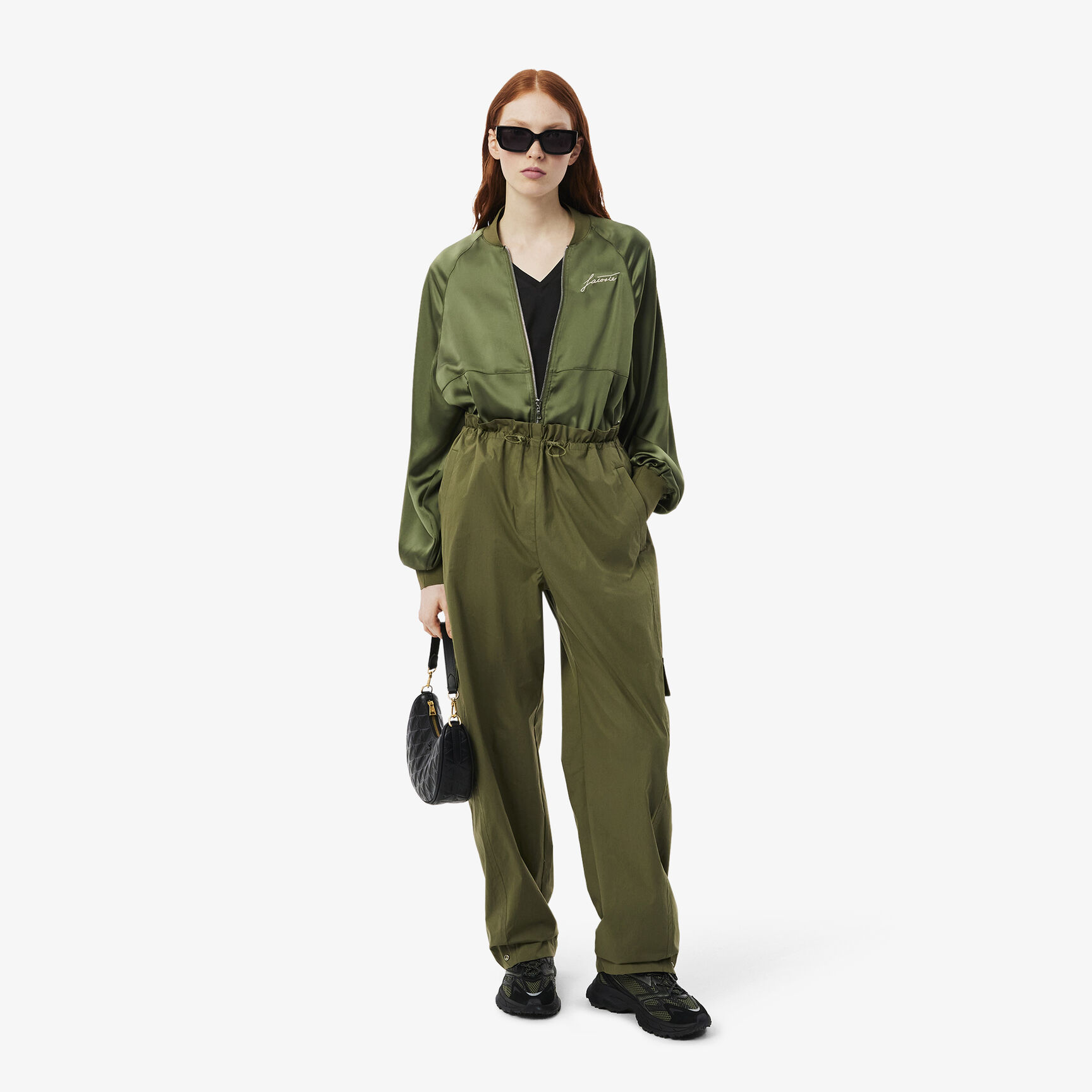 تي شيرت مريح من القطن الناعم برقبة على شكل حرف V