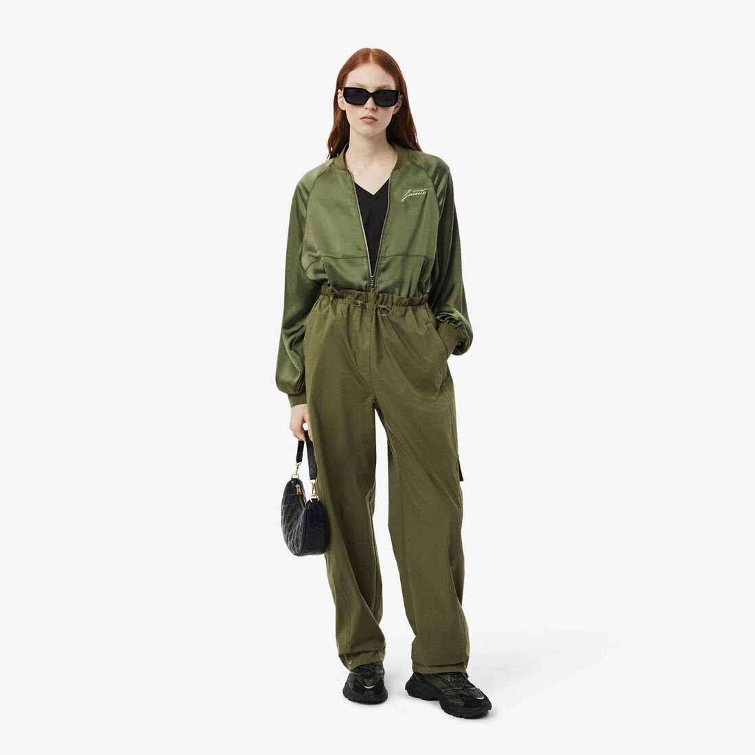 تي شيرت مريح من القطن الناعم برقبة على شكل حرف V تي شيرت مريح من القطن الناعم برقبة على شكل حرف V