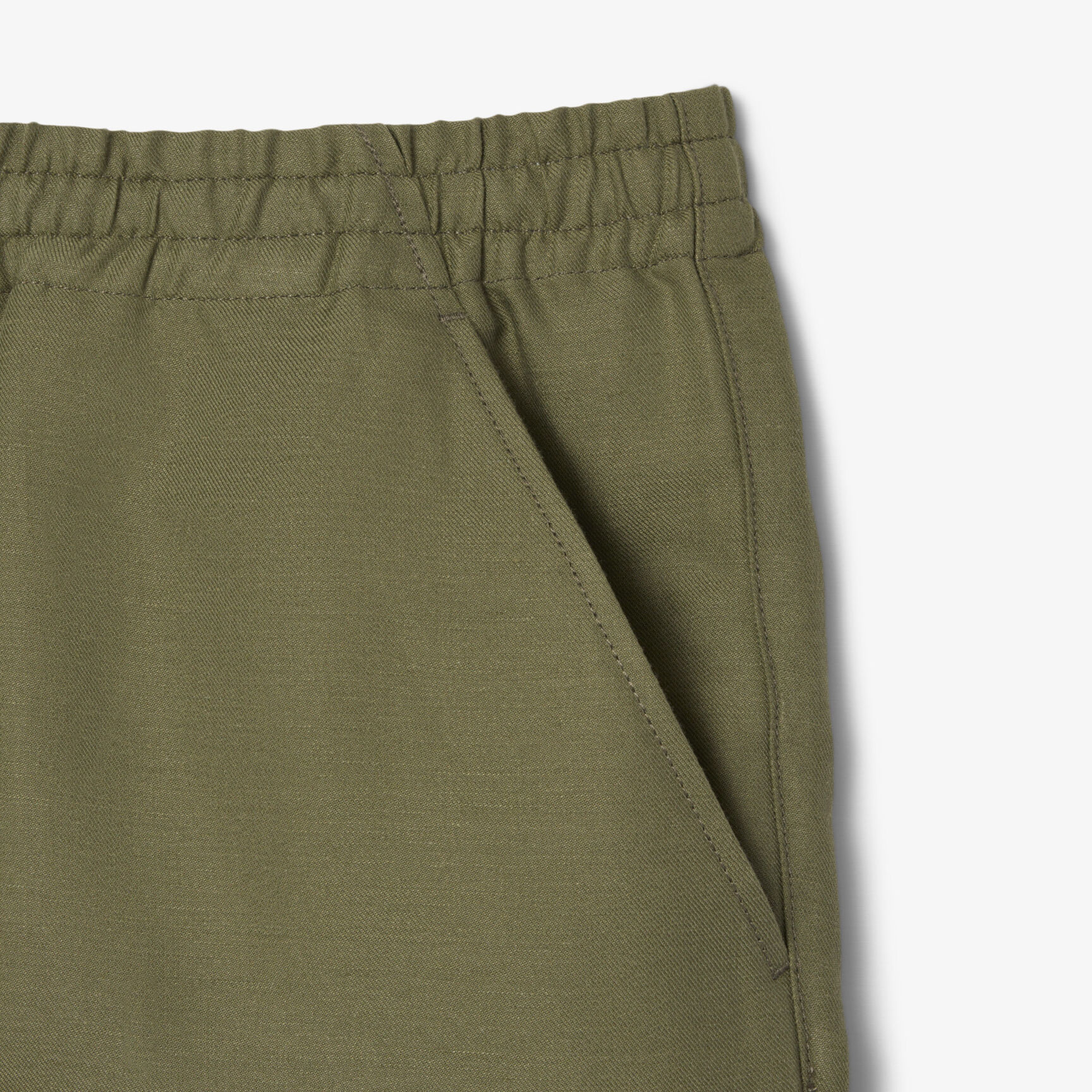 شورت من مزيج الصوف بقصّة عادية