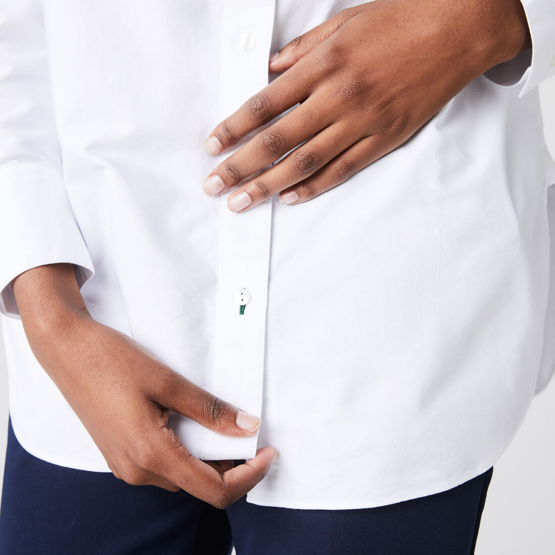 قميص قطن أكسفورد للنساء بقصة عادية وياقة ماندرين قميص قطن أكسفورد للنساء بقصة عادية وياقة ماندرين