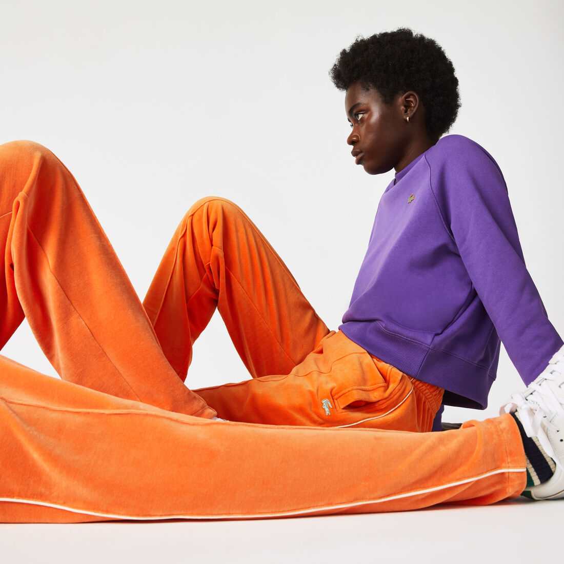 بنطلون رياضي مخمل للجنسين من مجموعة Lacoste L!VE بنطلون رياضي مخمل للجنسين من مجموعة Lacoste L!VE