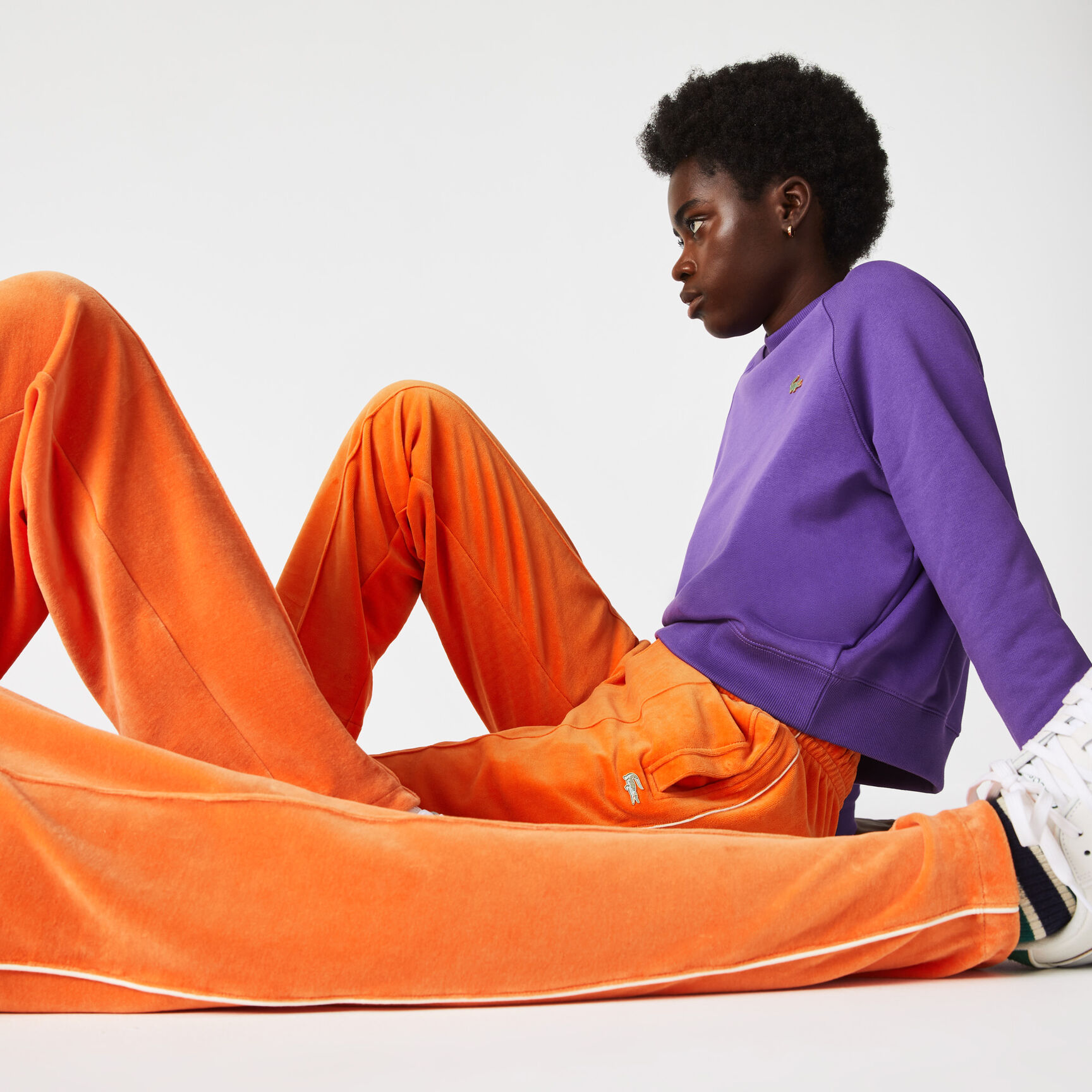 بنطلون رياضي مخمل للجنسين من مجموعة Lacoste L!VE بنطلون رياضي مخمل للجنسين من مجموعة Lacoste L!VE