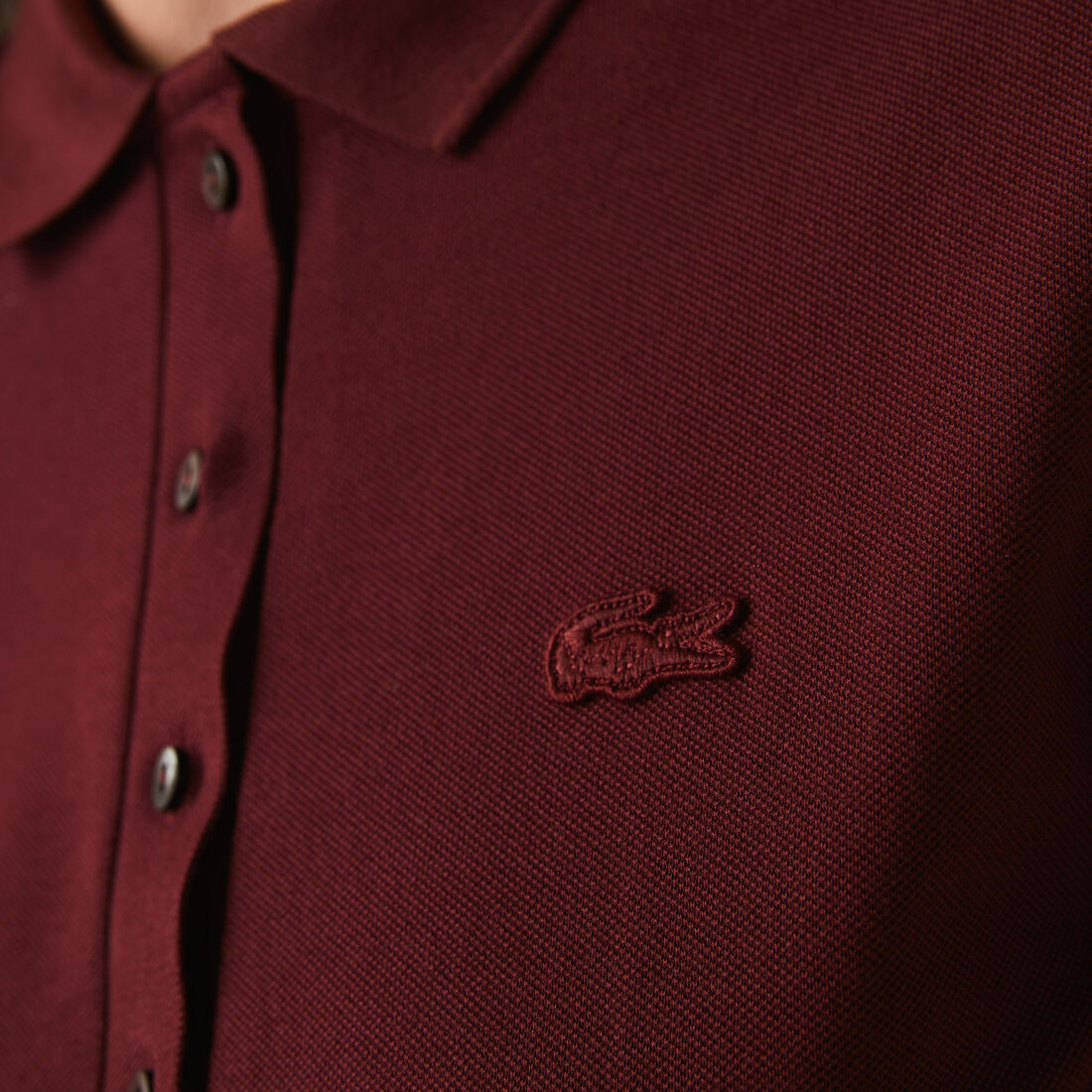 تيشيرت بولو L.12.D بقصة ضيقة من قماش بيتي بيكيه المطاطي تيشيرت بولو L.12.D بقصة ضيقة من قماش بيتي بيكيه المطاطي