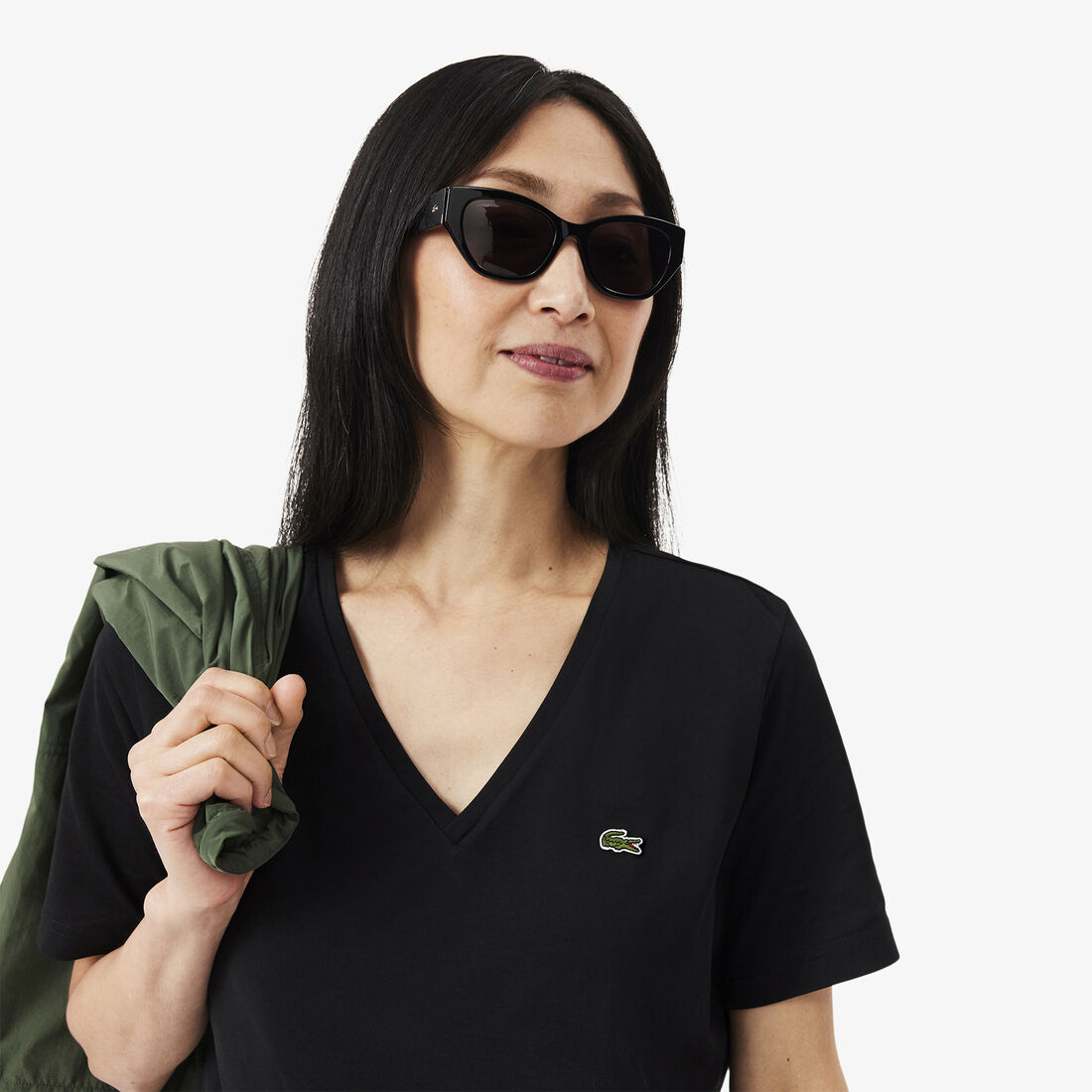 تي شيرت مريح من القطن الناعم برقبة على شكل حرف V تي شيرت مريح من القطن الناعم برقبة على شكل حرف V