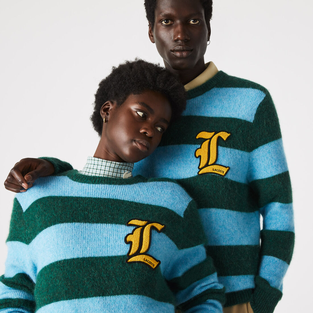 سترة من مزيج الصوف المخططة للجنسين من مجموعة Lacoste L!VE