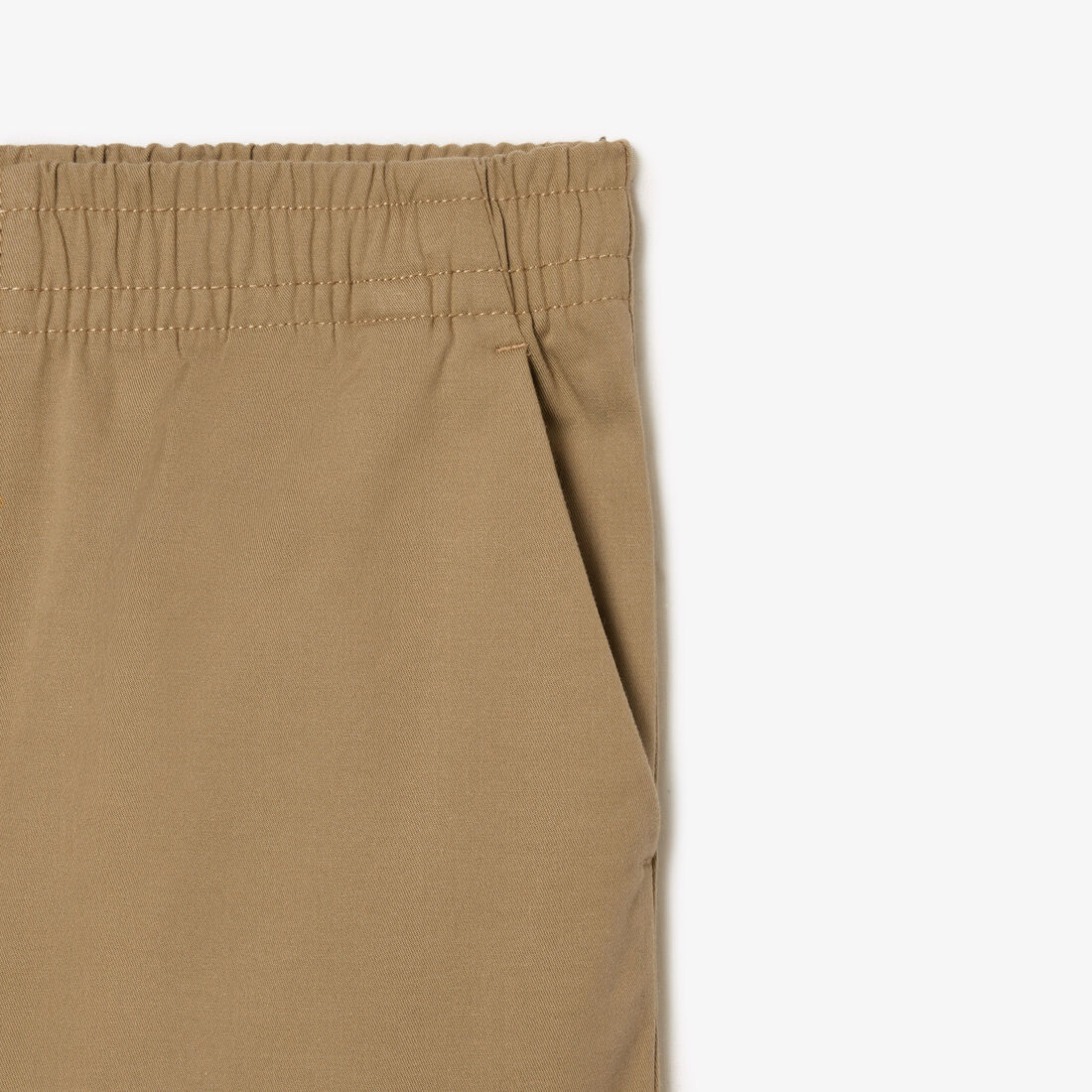 بنطال تشينو للأولاد من قطن الجبردين المطاطي من لاكوست بنطال تشينو للأولاد من قطن الجبردين المطاطي من لاكوست