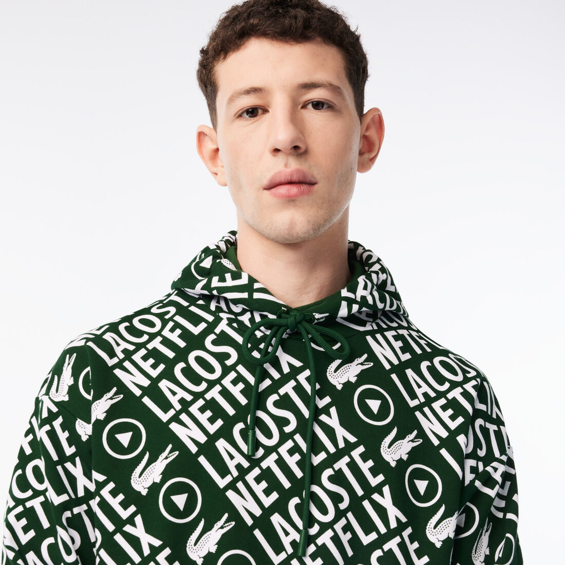 سويت شيرت قطن عضوي بقصة فضفاضة للرجال مجموعة Lacoste x Netflix سويت شيرت قطن عضوي بقصة فضفاضة للرجال مجموعة Lacoste x Netflix