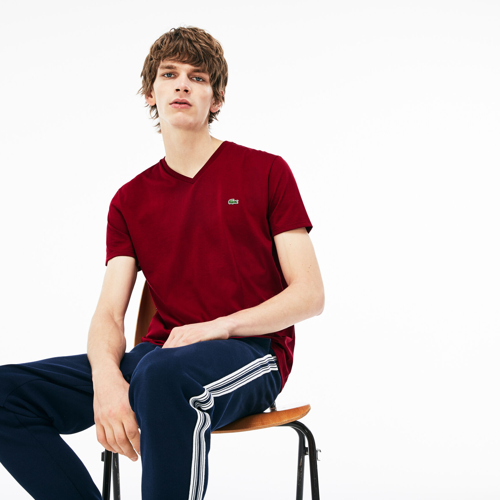 تي شيرت خفيف الوزن من القطن بيما برقبة على شكل حرف V