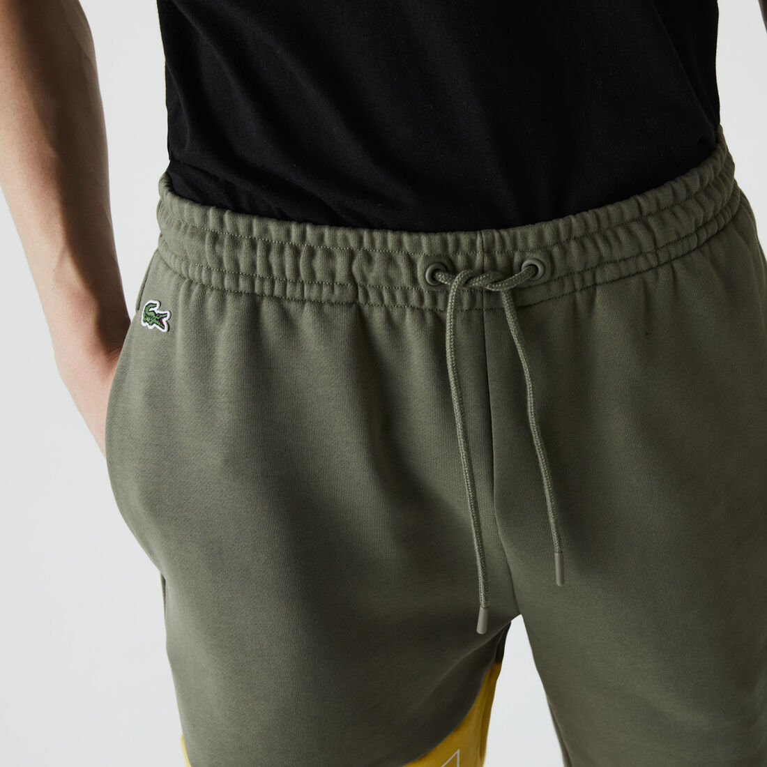 شورت صوف بكتل لونية ونقشات كتابية للرجال شورت صوف بكتل لونية ونقشات كتابية للرجال