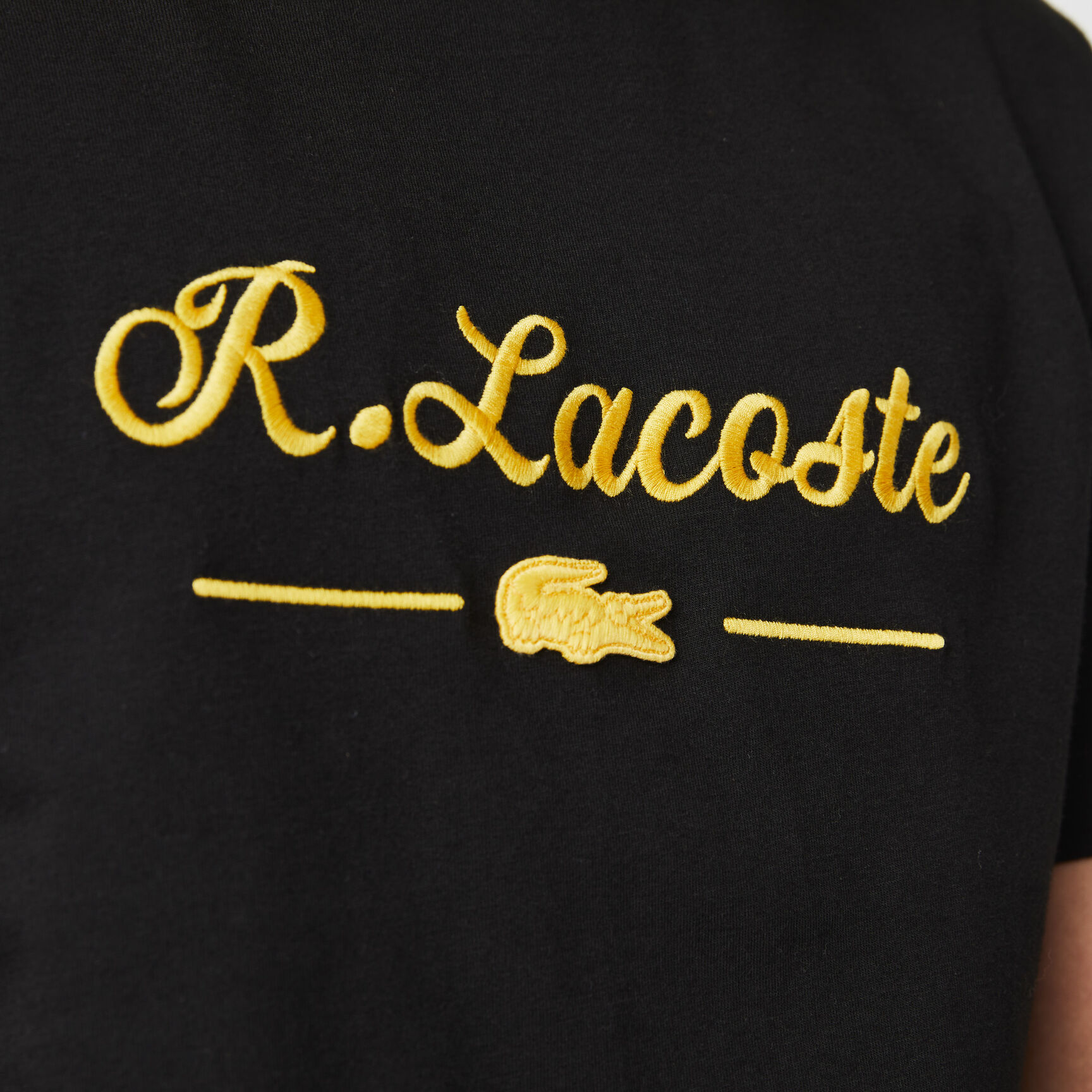 تيشيرت قطني مطرز برقبة دائرية للرجال تيشيرت قطني مطرز برقبة دائرية للرجال