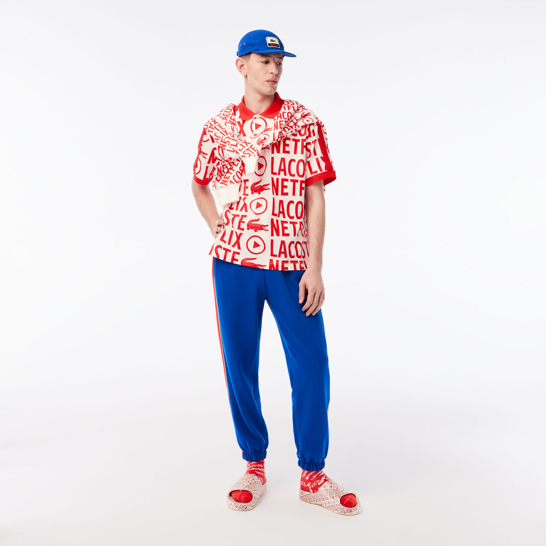 تيشيرت بولو قطن عضوي مطبوع بقصة فضفاضة للرجال مجموعة Lacoste x Netflix تيشيرت بولو قطن عضوي مطبوع بقصة فضفاضة للرجال مجموعة Lacoste x Netflix