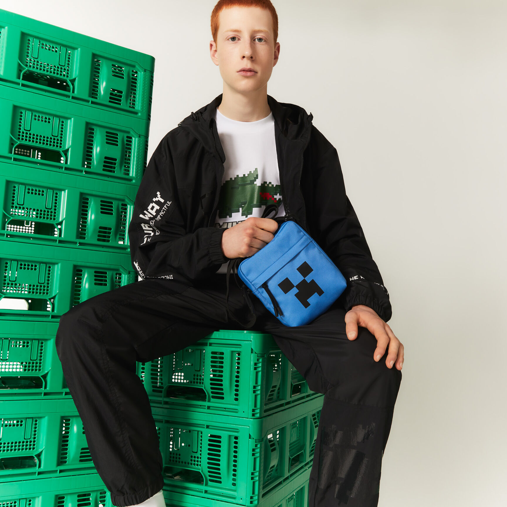 حقيبة كروس عمودية قنب مطبوعة للرجال مجموعة Lacoste x Minecraft حقيبة كروس عمودية قنب مطبوعة للرجال مجموعة Lacoste x Minecraft