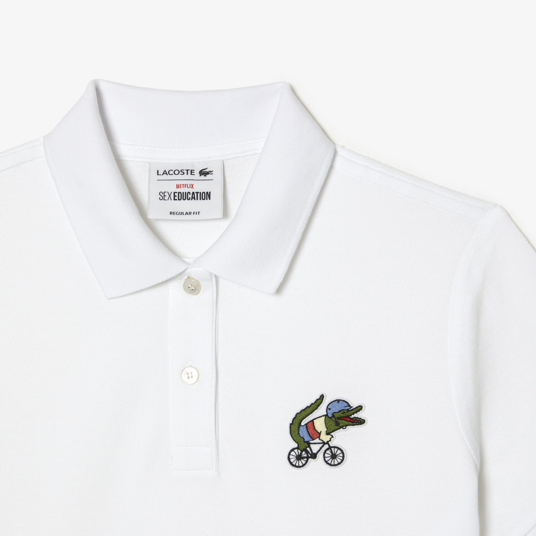تيشيرت بولو بطبعة تمساح للنساء مجموعة Lacoste x Netflix