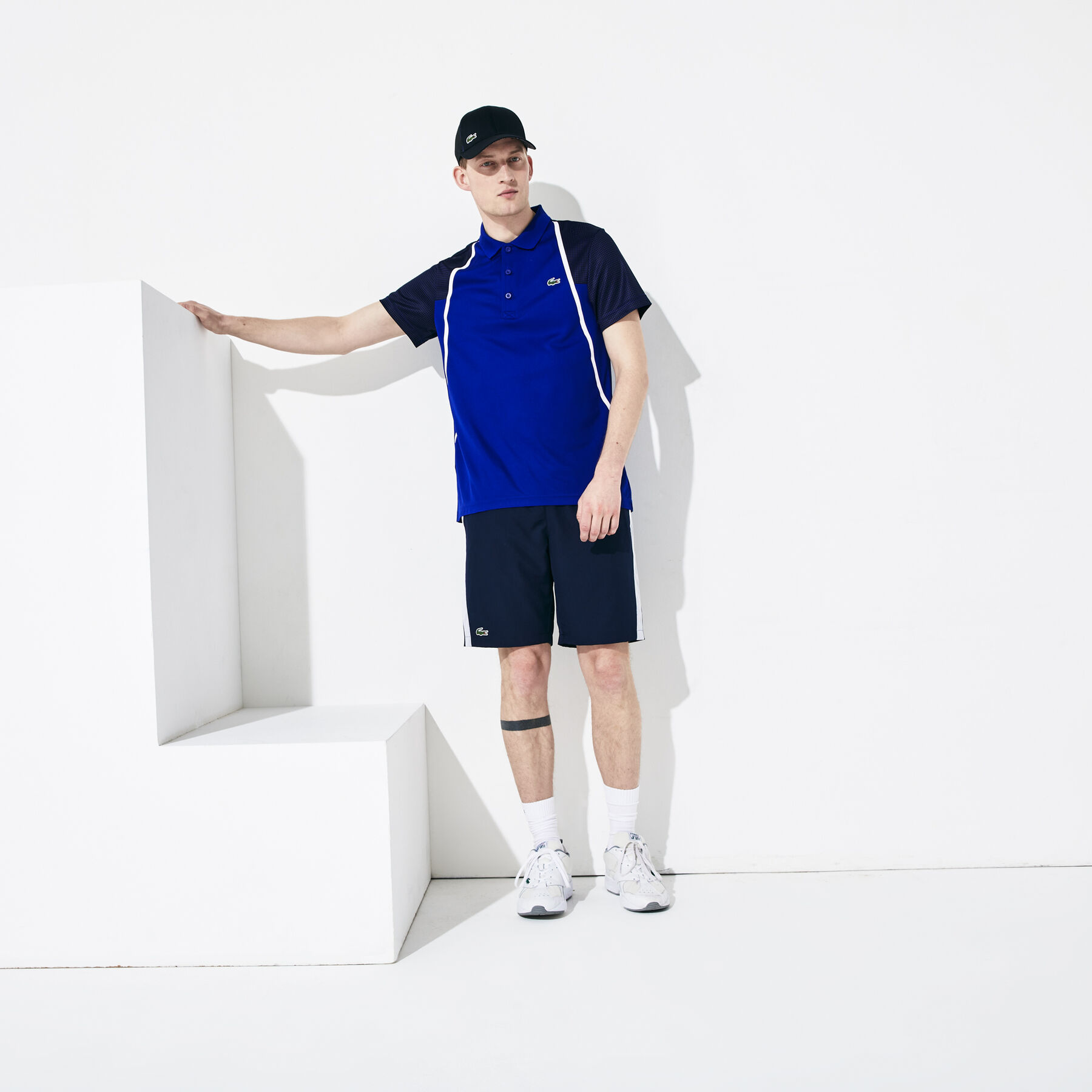 لاكوست شورت رياضي للعب التنس بقصة متباينة من مجموعة lacostesport للرجال