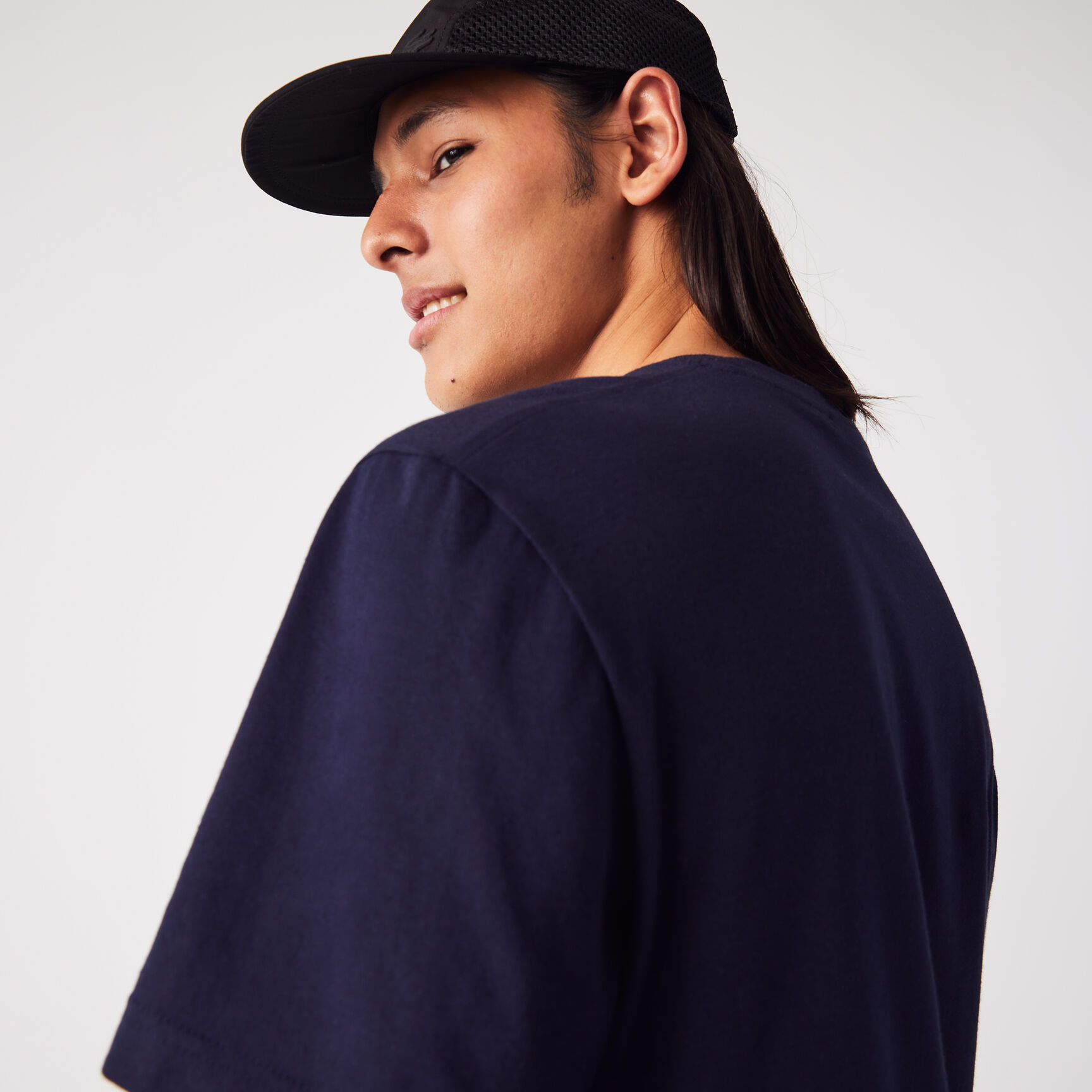 تيشيرت لاكوست مقسم بألوان وشعار الماركة للرجال