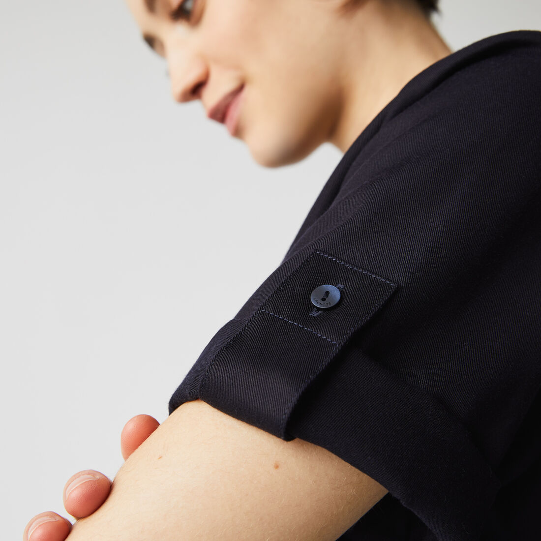 قميص نسائي مرن بحزام قميص نسائي مرن بحزام