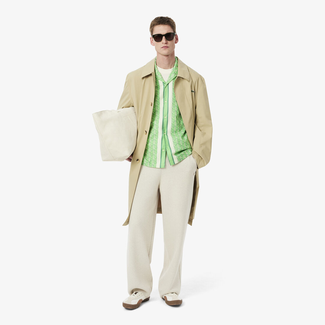 قميص مونوغرام بقصّة مستقيمة قميص مونوغرام بقصّة مستقيمة