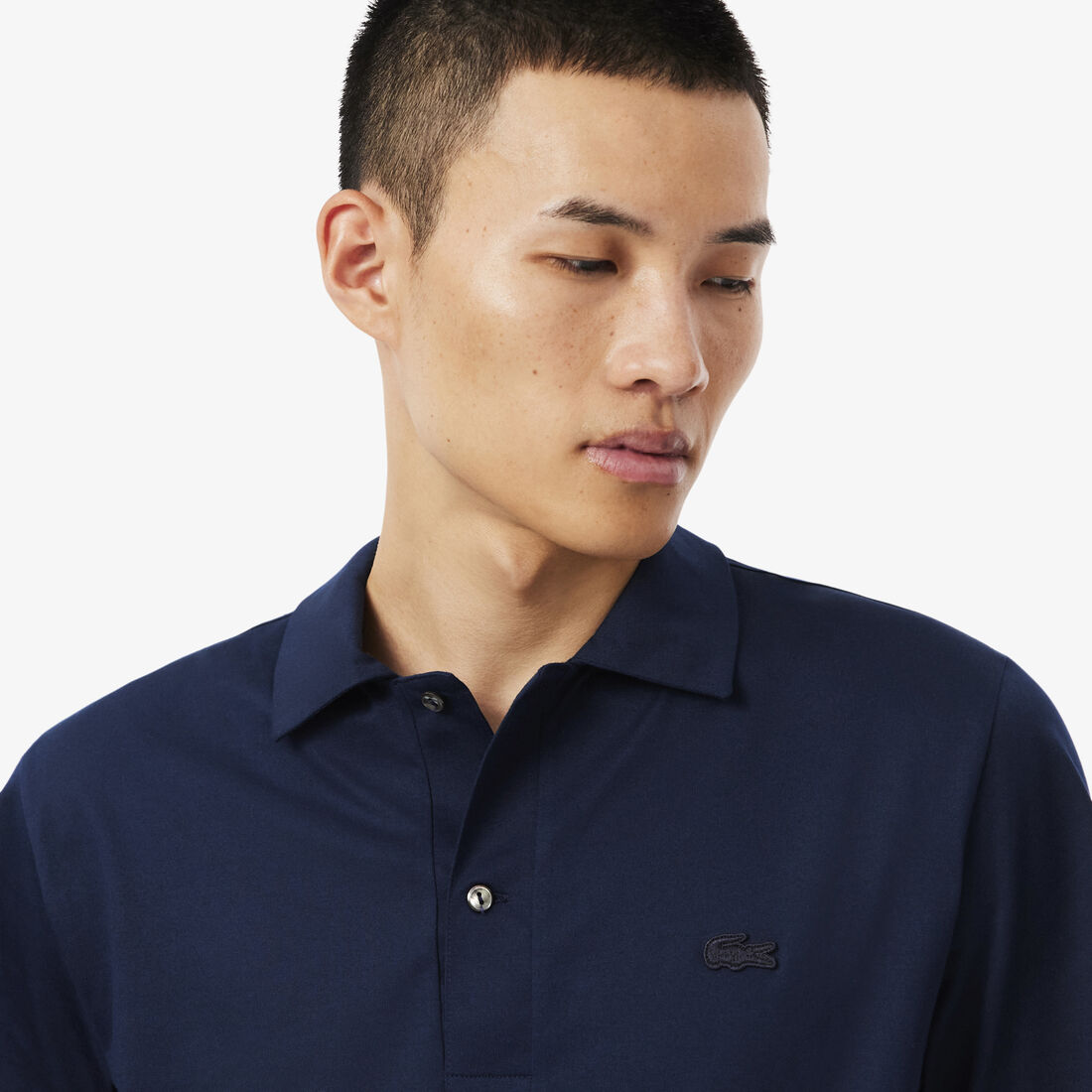 قميص بولو باريس الكلاسيكي المطرز ذو الرقبة المفتوحة قميص بولو باريس الكلاسيكي المطرز ذو الرقبة المفتوحة