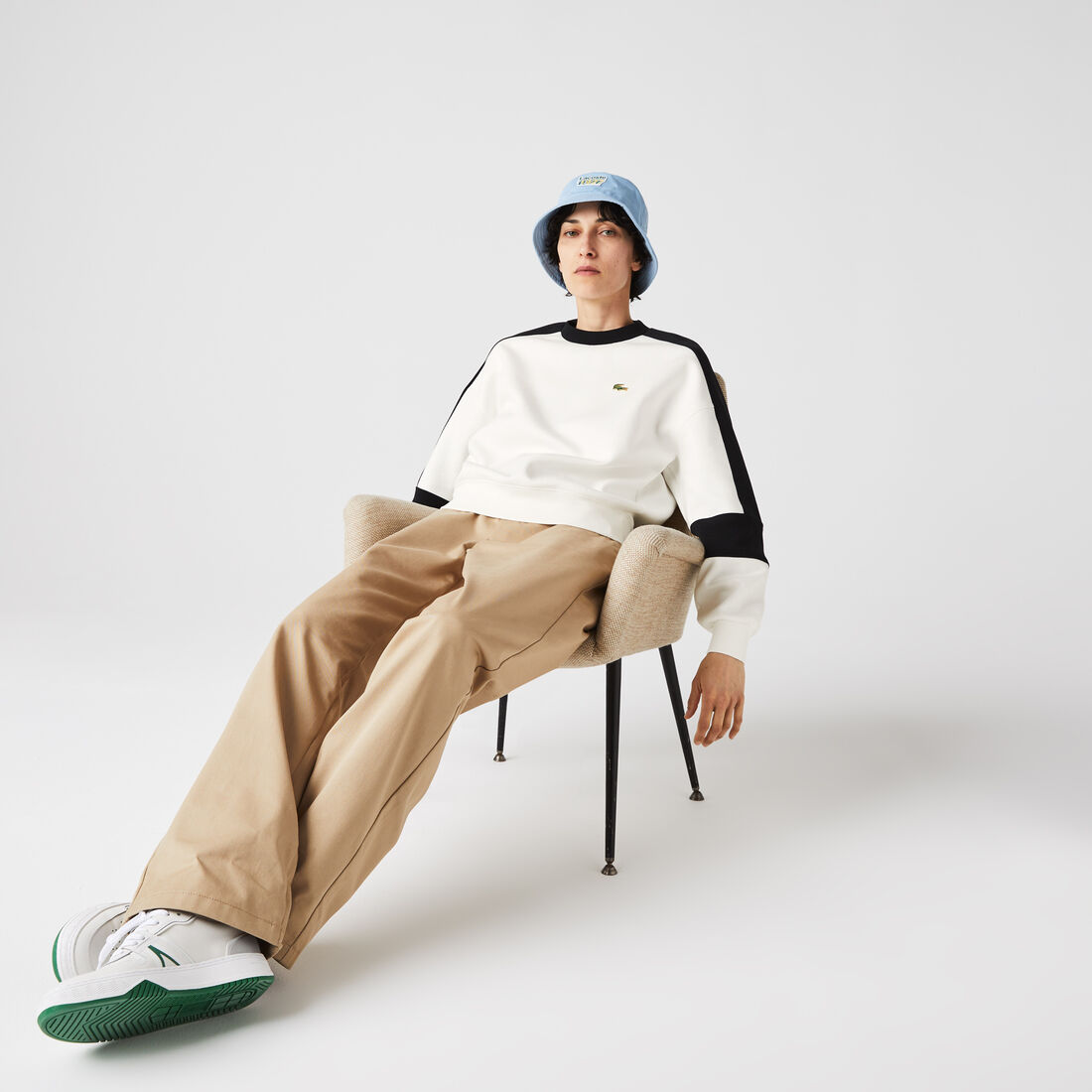 سويت شيرت نسائي من مجموعة Lacoste L!VE