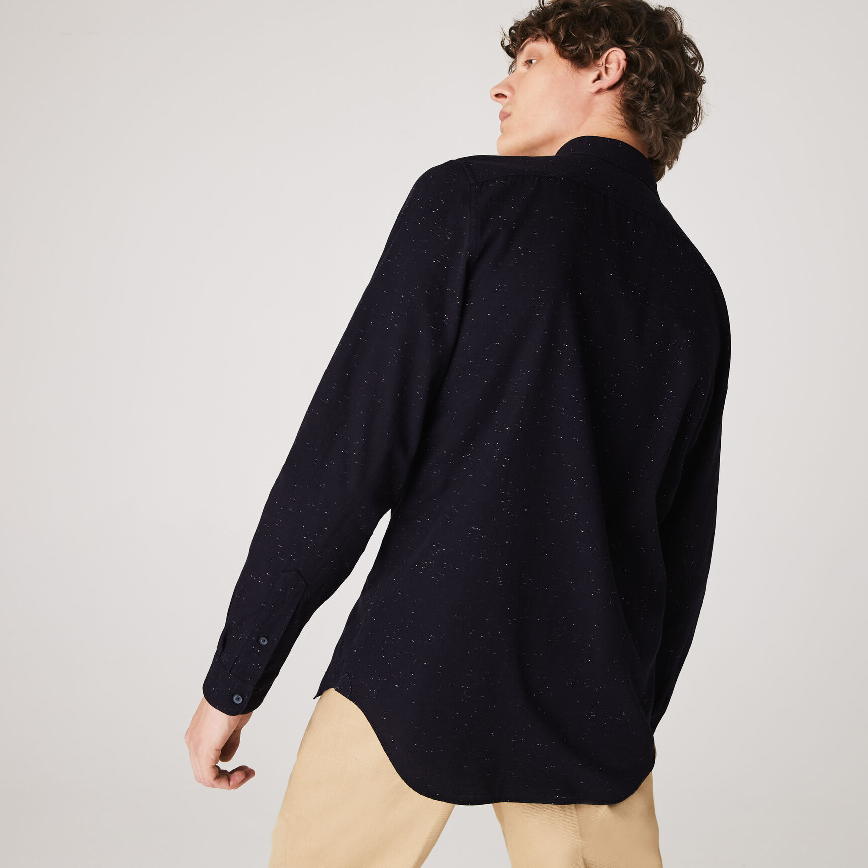 قميص رجالي من القطن بقصة ضيقة