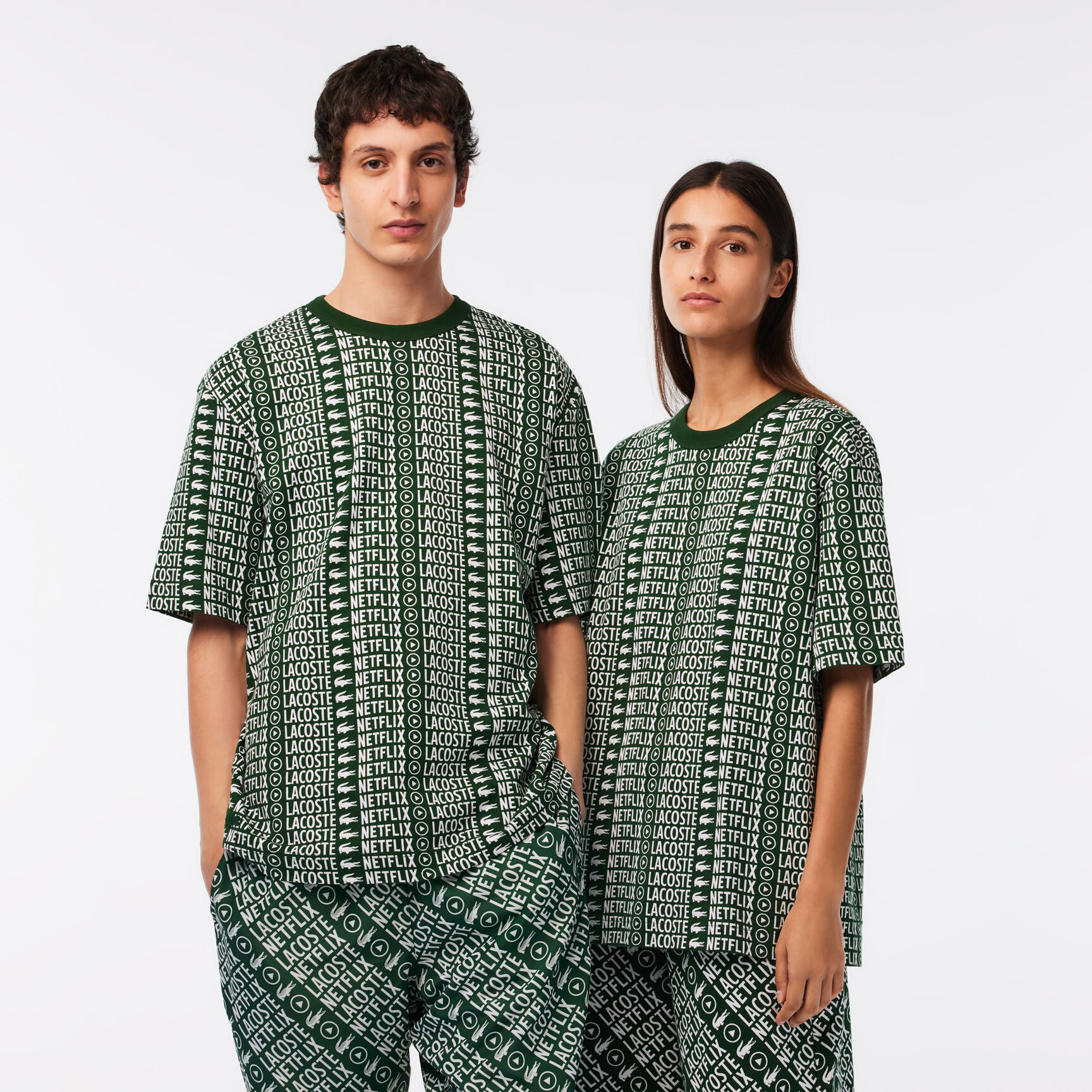 تيشيرت مطبوع بقصة فضفاضة للجنسين مجموعة Lacoste x Netflix