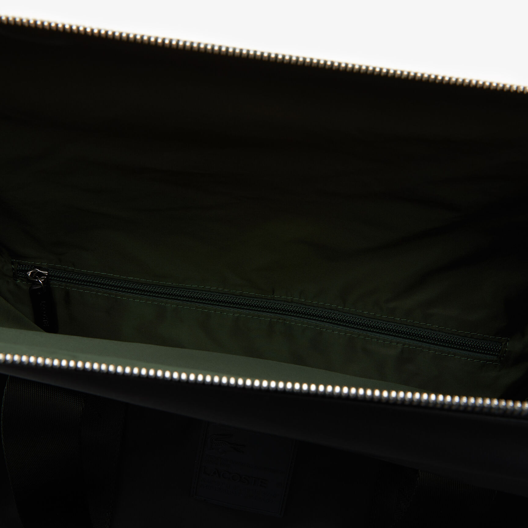 حقيبة يد متوسطة بيد مزينة بشعار لاكوست للنساء