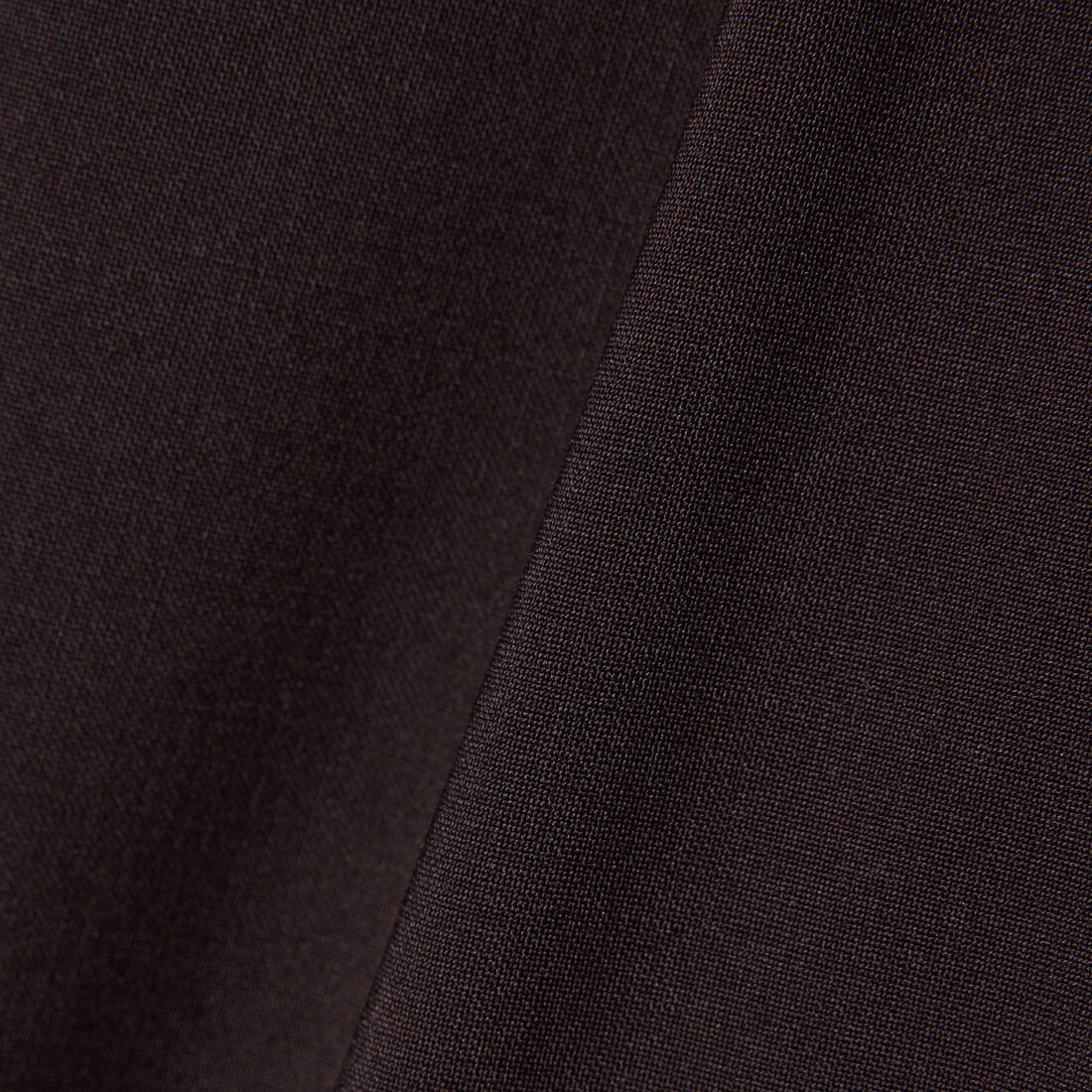 شورت برمودا واسع من مزيج الصوف بكسرات شورت برمودا واسع من مزيج الصوف بكسرات