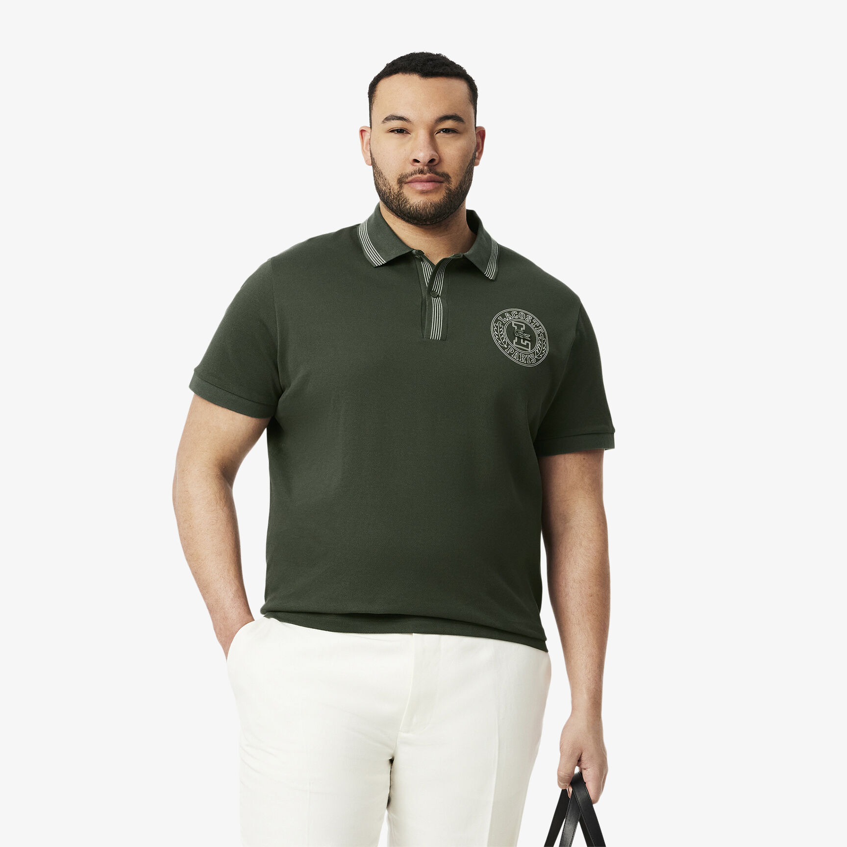 قميص بولو ذو قصة عادية L.12.12 بطبعة شارة قميص بولو ذو قصة عادية L.12.12 بطبعة شارة