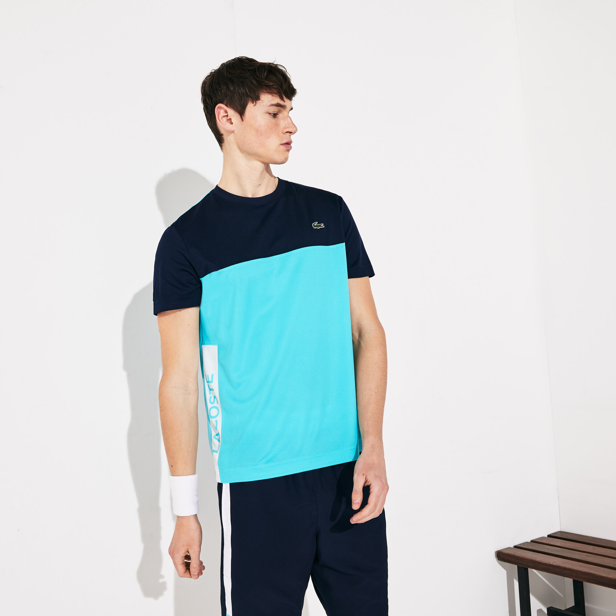 قميص تي-شيرت من البيكيه المسامي متعدد الألوان من مجموعة Lacoste SPORT للرجال قميص تي-شيرت من البيكيه المسامي متعدد الألوان من مجموعة Lacoste SPORT للرجال