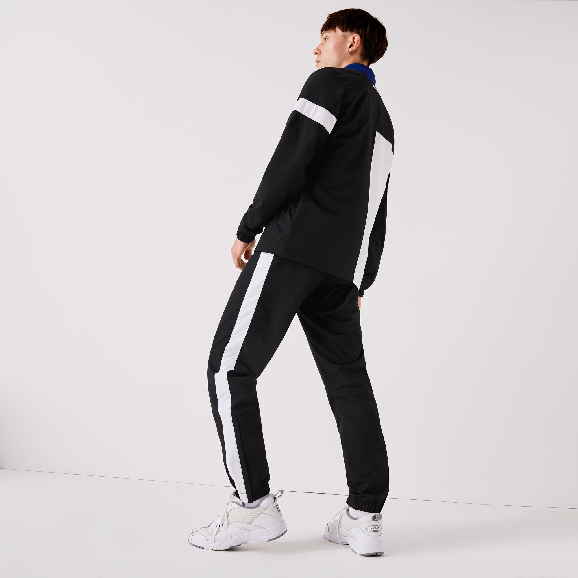 بذلة رياضية خفيفة الوزن مع كتل لونية من مجموعة Lacoste SPORT للرجال بذلة رياضية خفيفة الوزن مع كتل لونية من مجموعة Lacoste SPORT للرجال