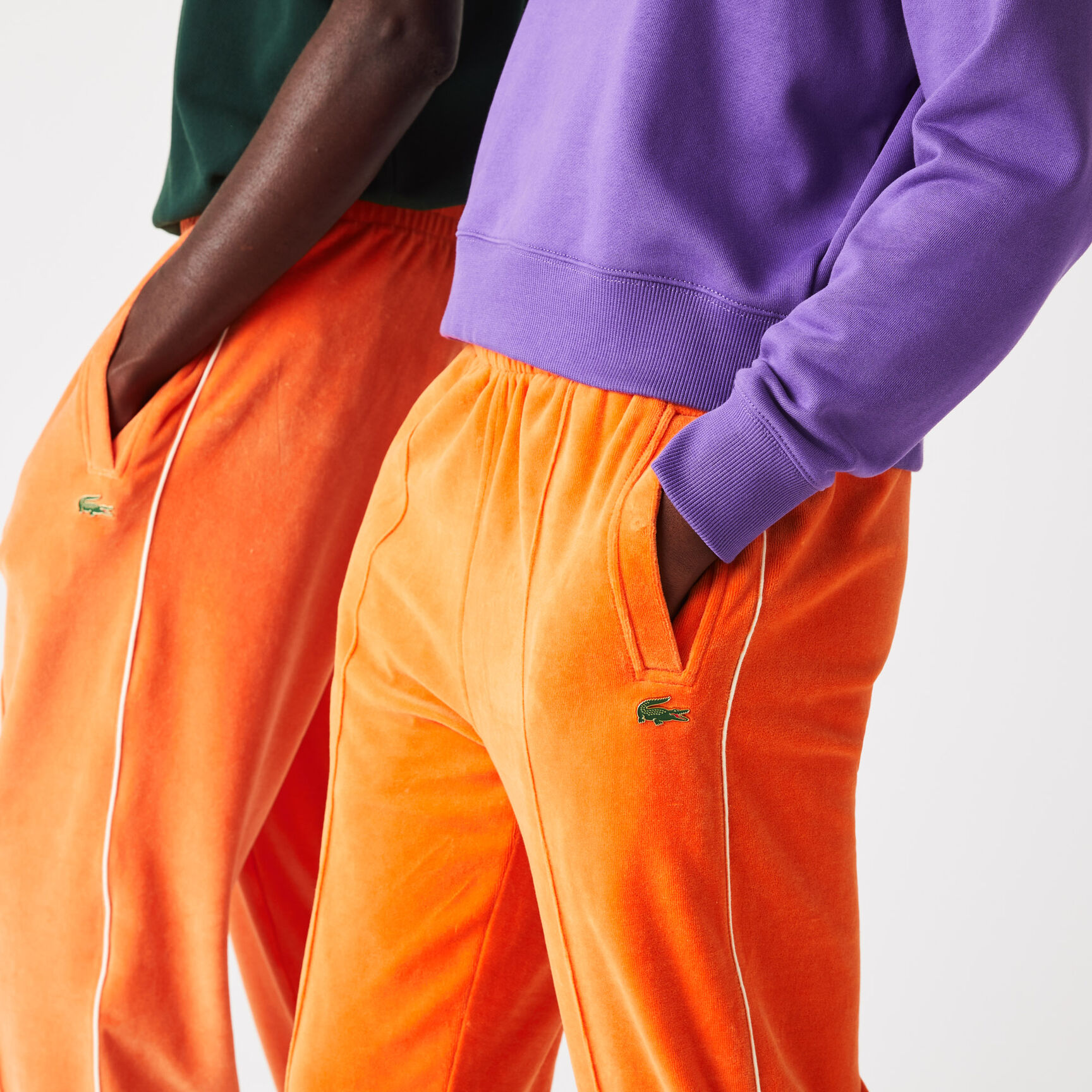 بنطلون رياضي مخمل للجنسين من مجموعة Lacoste L!VE بنطلون رياضي مخمل للجنسين من مجموعة Lacoste L!VE