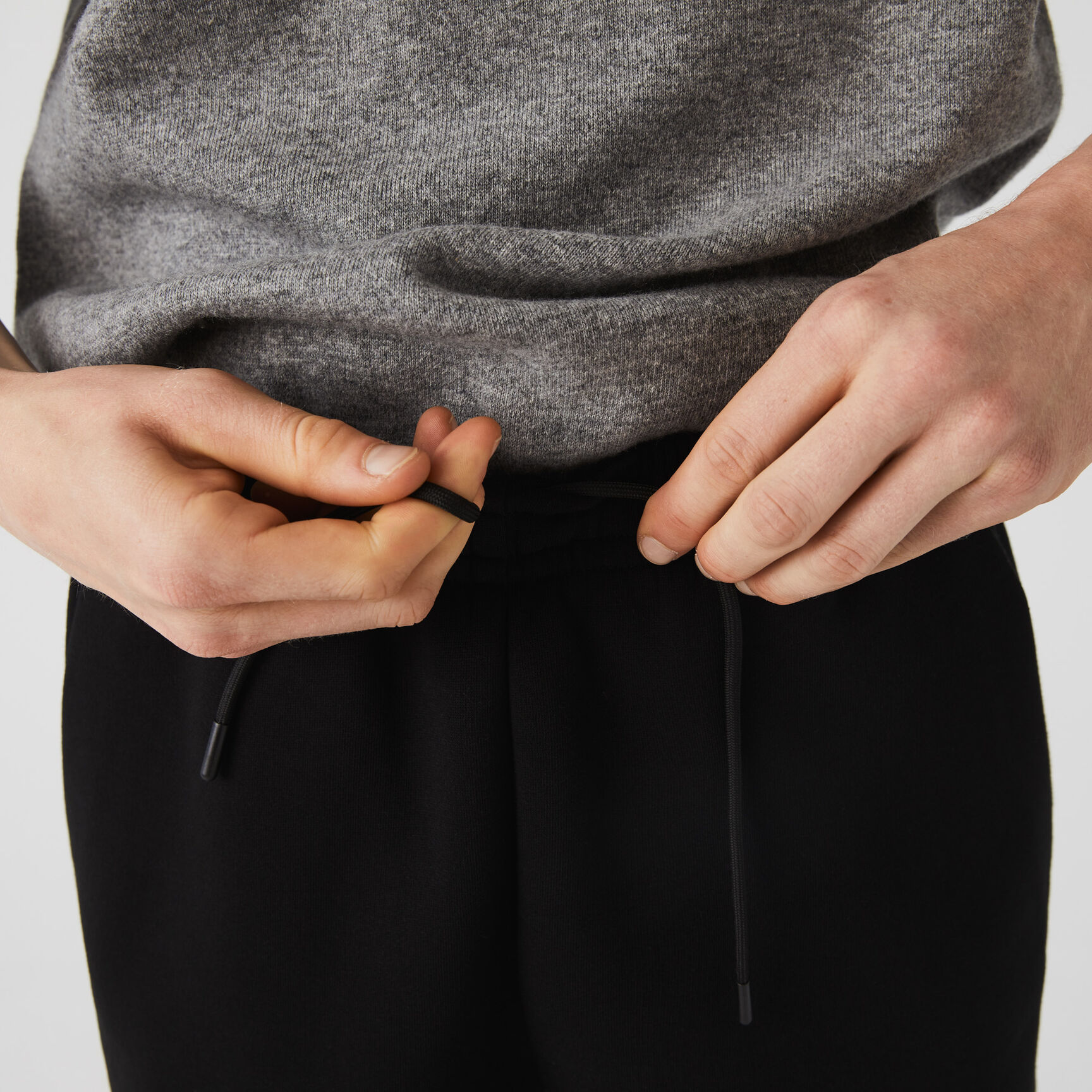 بنطال رياضي لاكوست بأشرطة مطبوعة بشعار الماركة للرجال