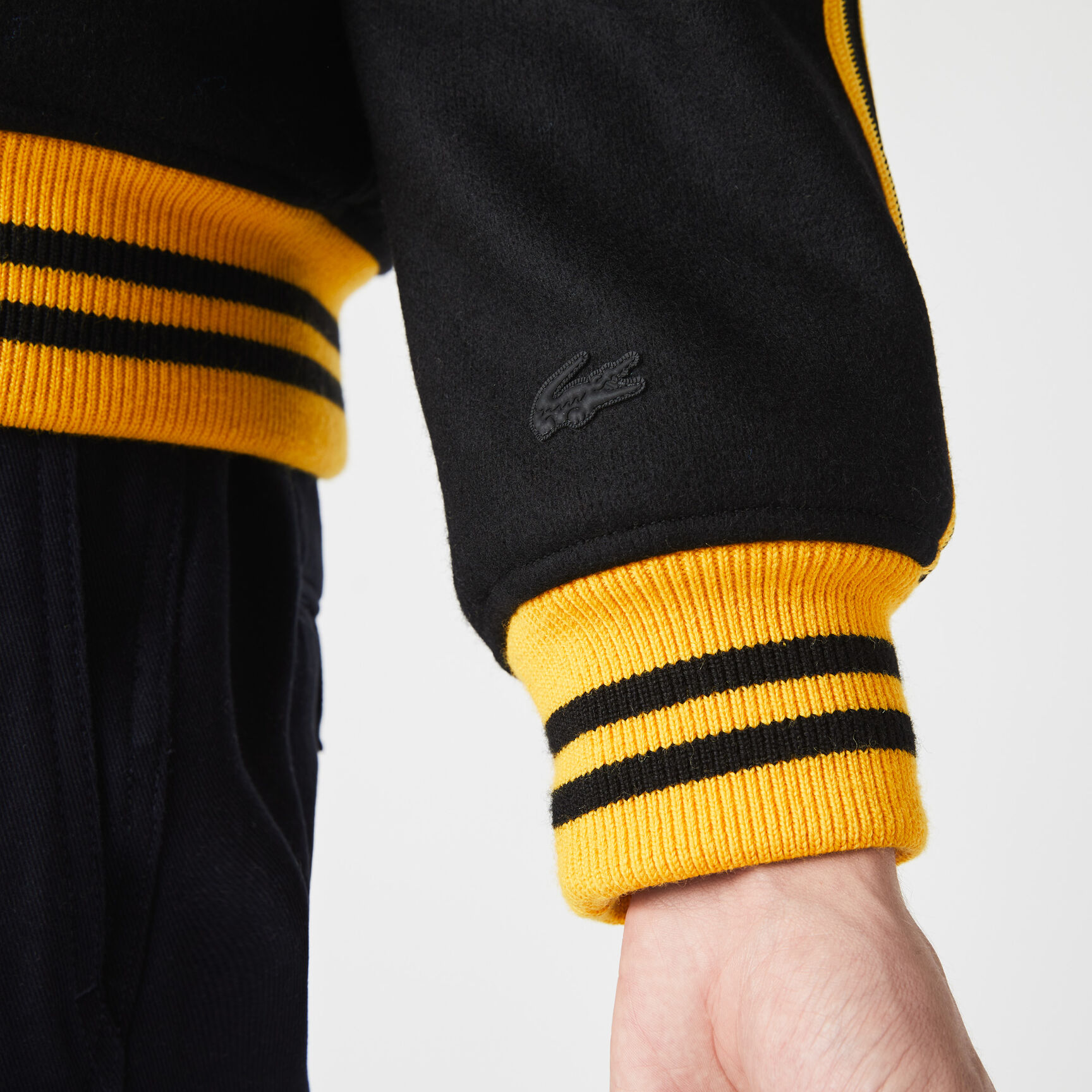 جاكيت من الصوف المخلوط بنمط تيدي من مجموعة Lacoste L!VE جاكيت من الصوف المخلوط بنمط تيدي من مجموعة Lacoste L!VE