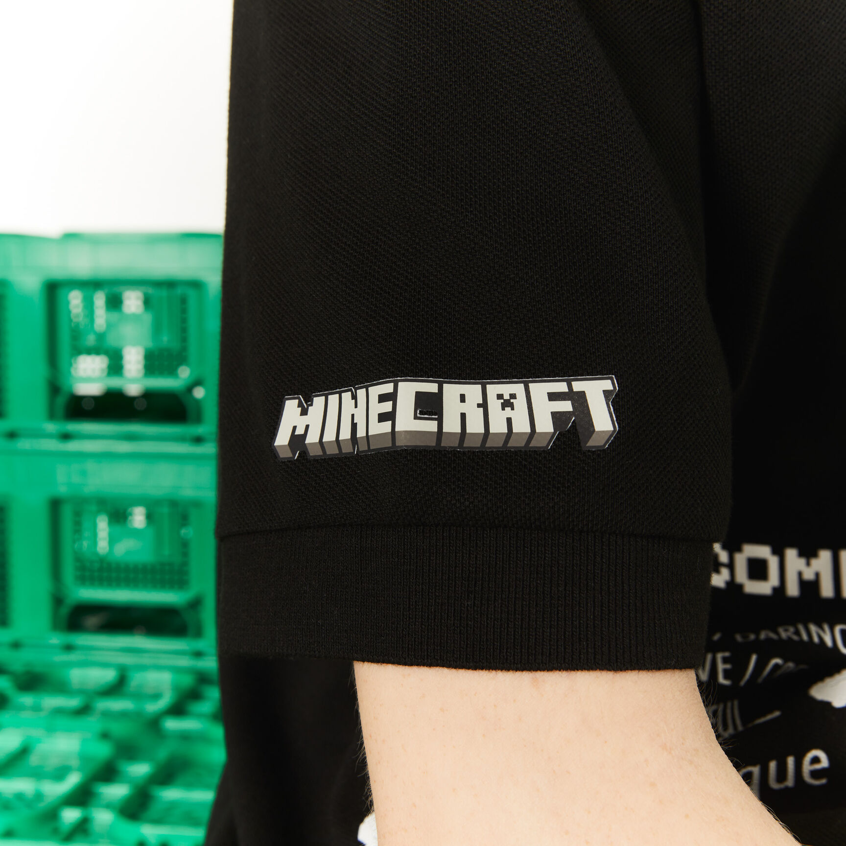 تيشيرت بولو قطن عضوي بقصة فضفاضة للرجال مجموعة Lacoste L!VE x Minecraft
