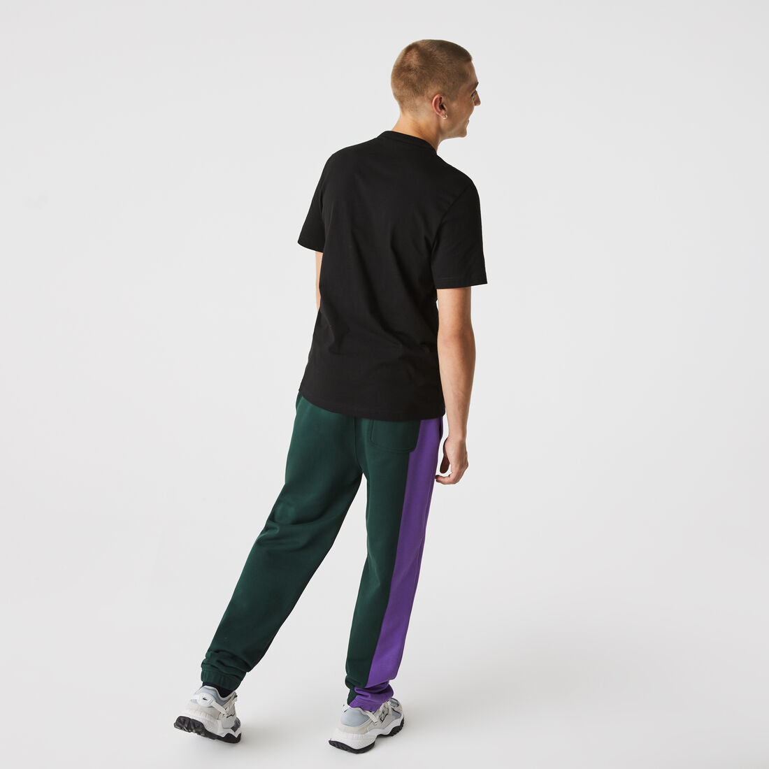 تيشيرت قطني مطرز برقبة دائرية للرجال تيشيرت قطني مطرز برقبة دائرية للرجال