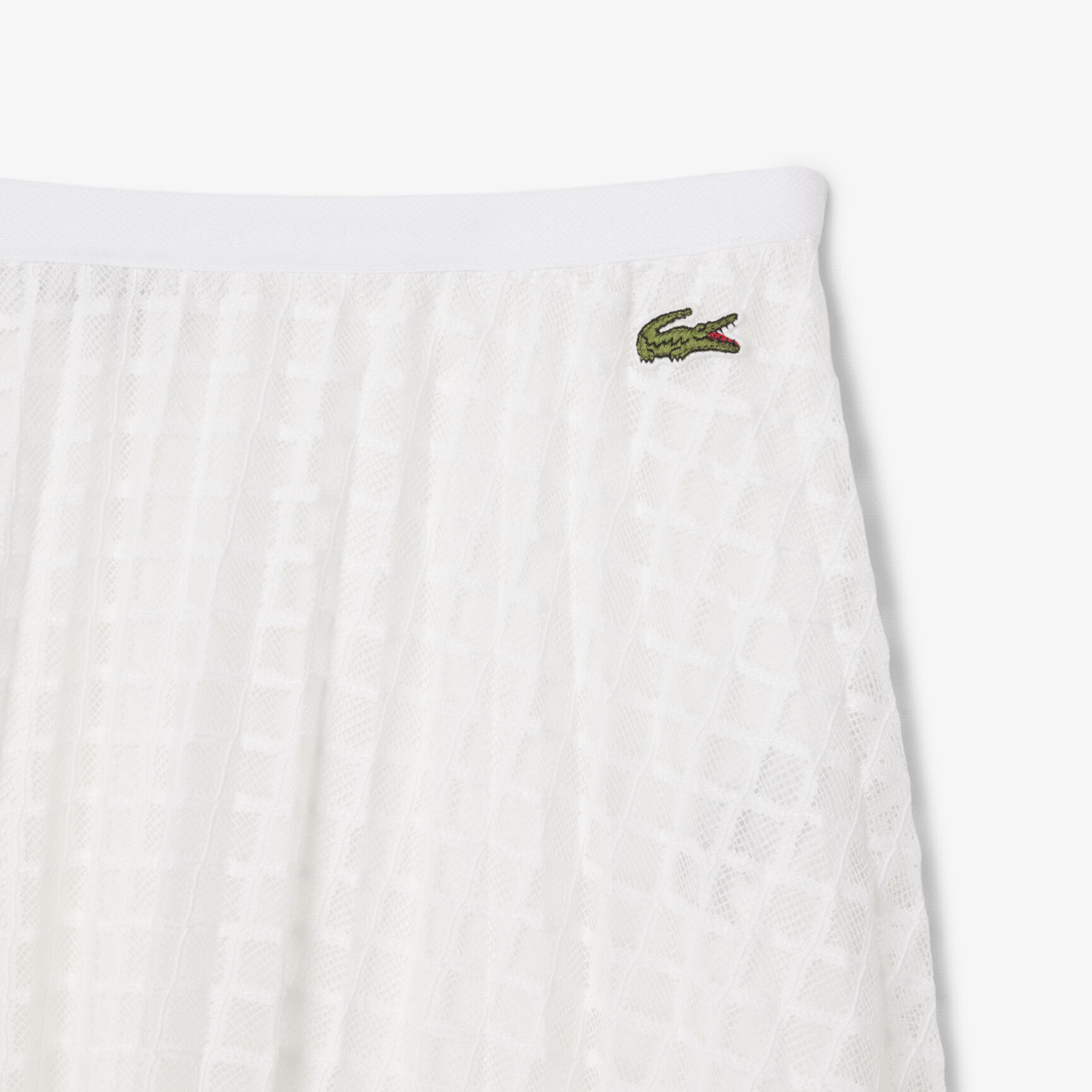 تنورة من الدانتيل مطوية