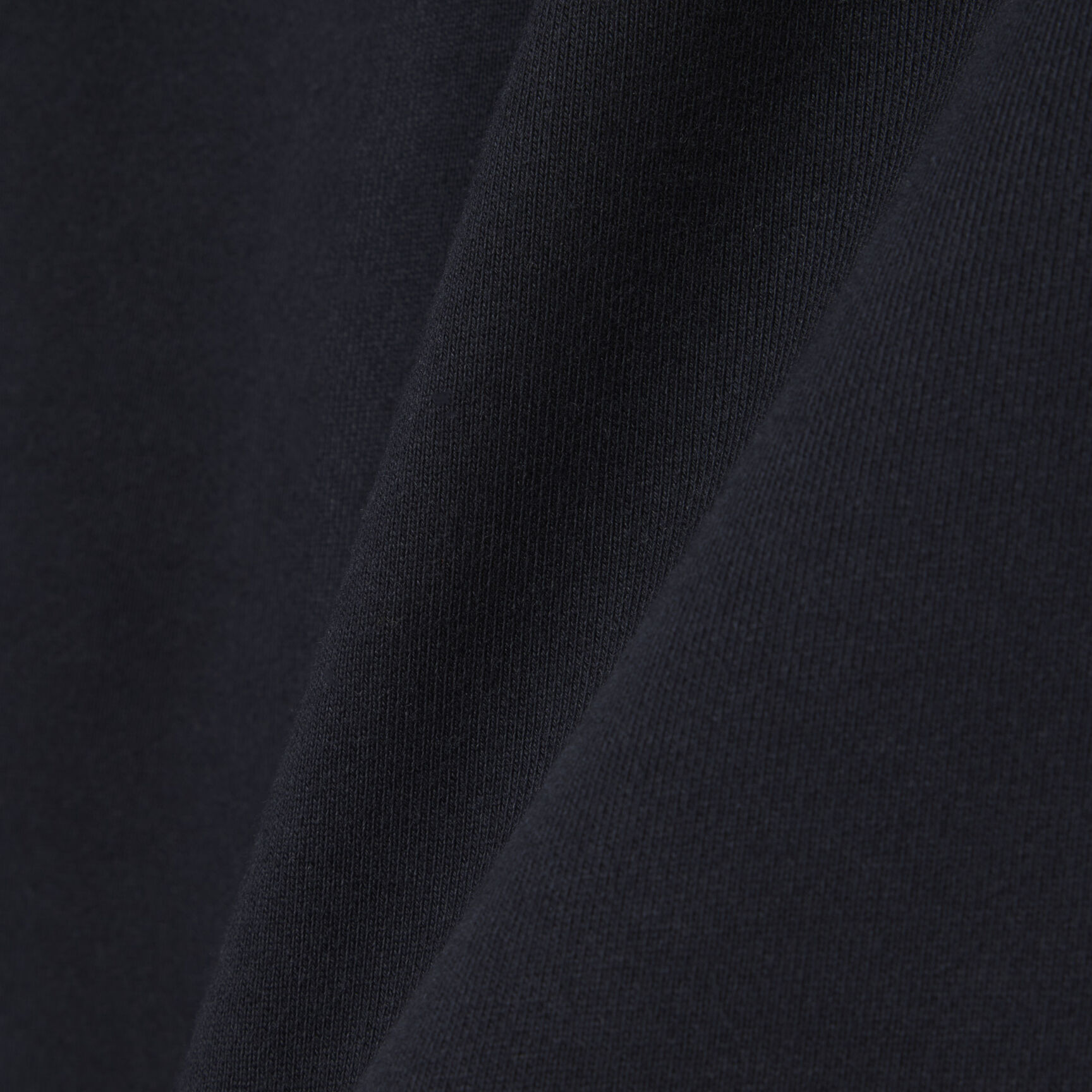 شورت صوف بألوان متداخلة وقصة عادية