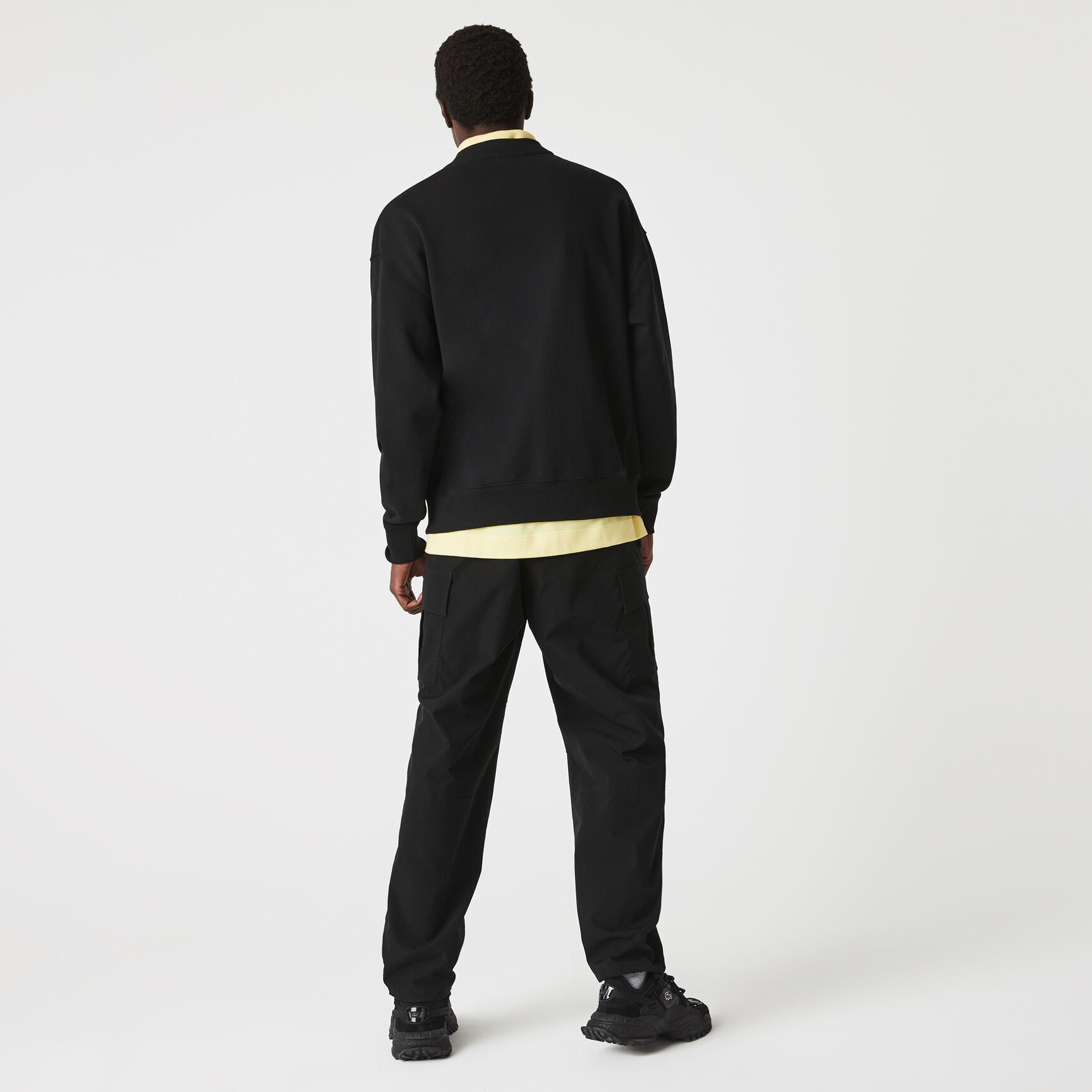 كنزة فضفاضة مطرزة من الصوف للجنسين من مجموعة Lacoste L!VE