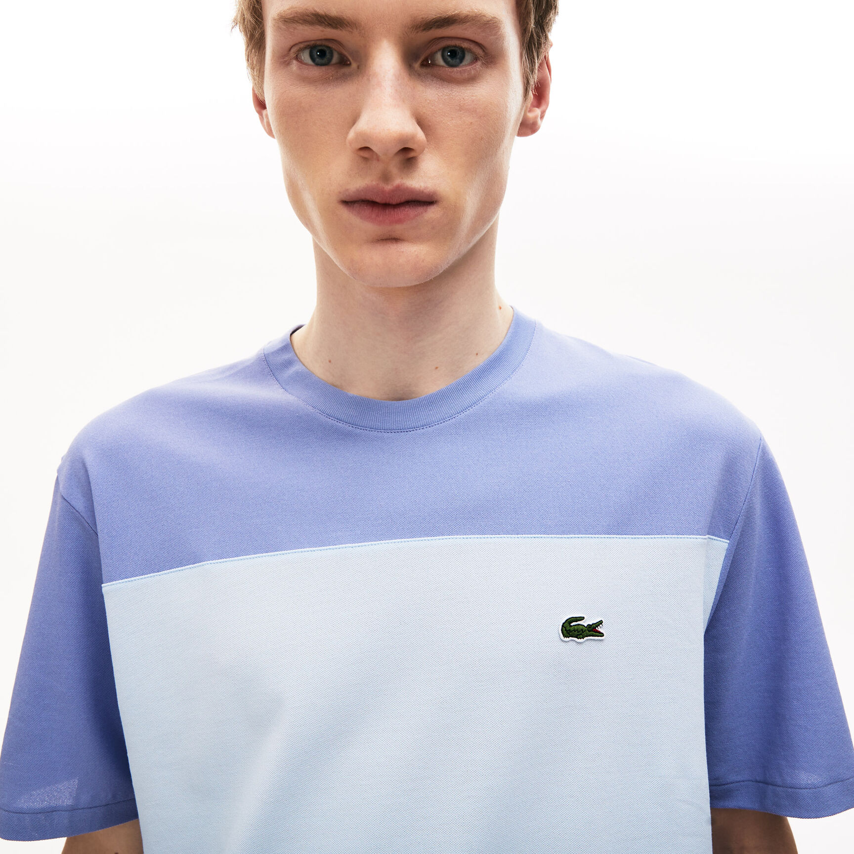 قميص تي-شيرت قطن بيكيه مقلم مزود بفتحة رقبة مستديرة من مجموعة Colourblock للرجال قميص تي-شيرت قطن بيكيه مقلم مزود بفتحة رقبة مستديرة من مجموعة Colourblock للرجال