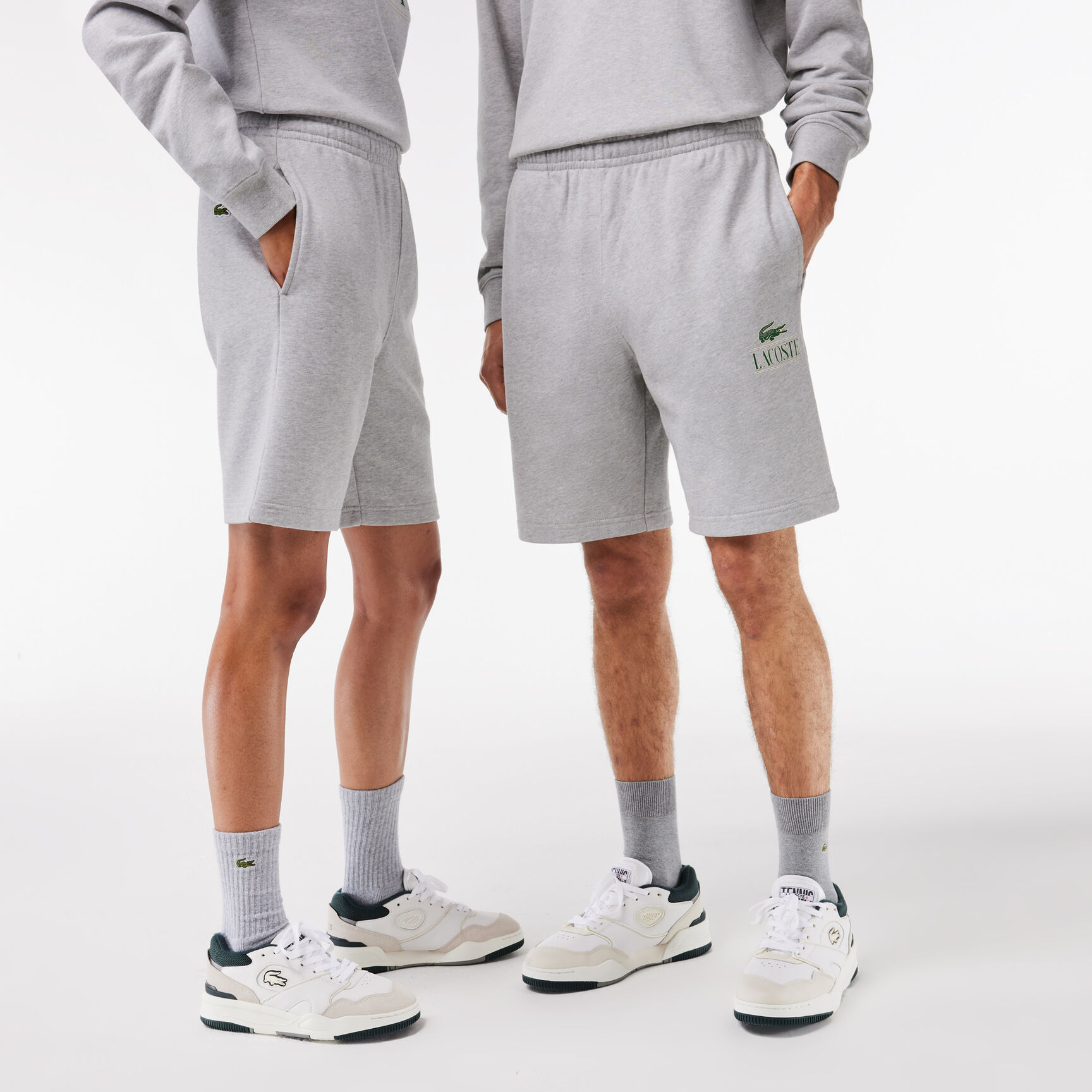 شورت صوف ناعم مقسم بألوان وبقصّة عادية