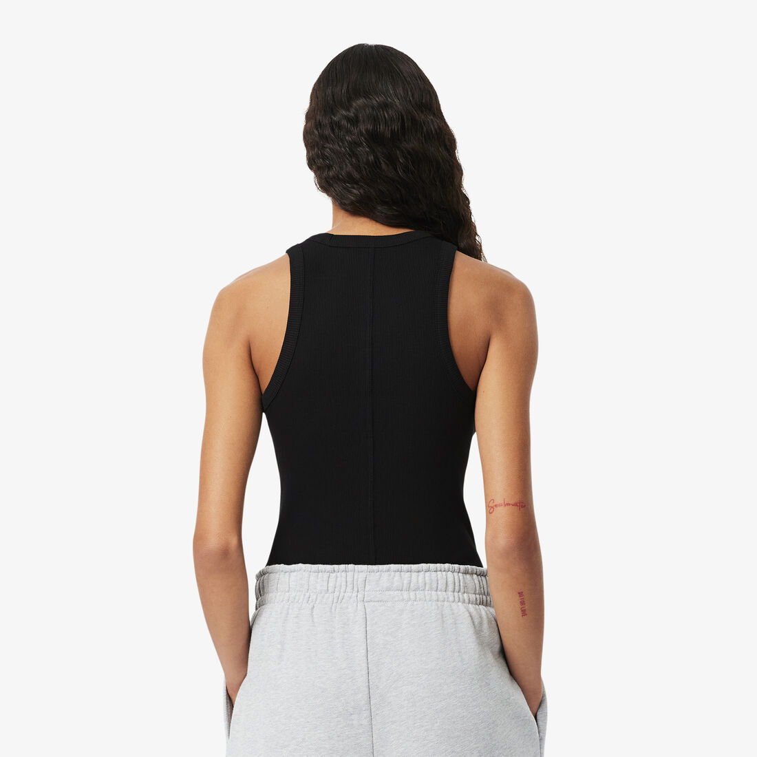 قميص داخلي قطني بقصة ضيقة قميص داخلي قطني بقصة ضيقة