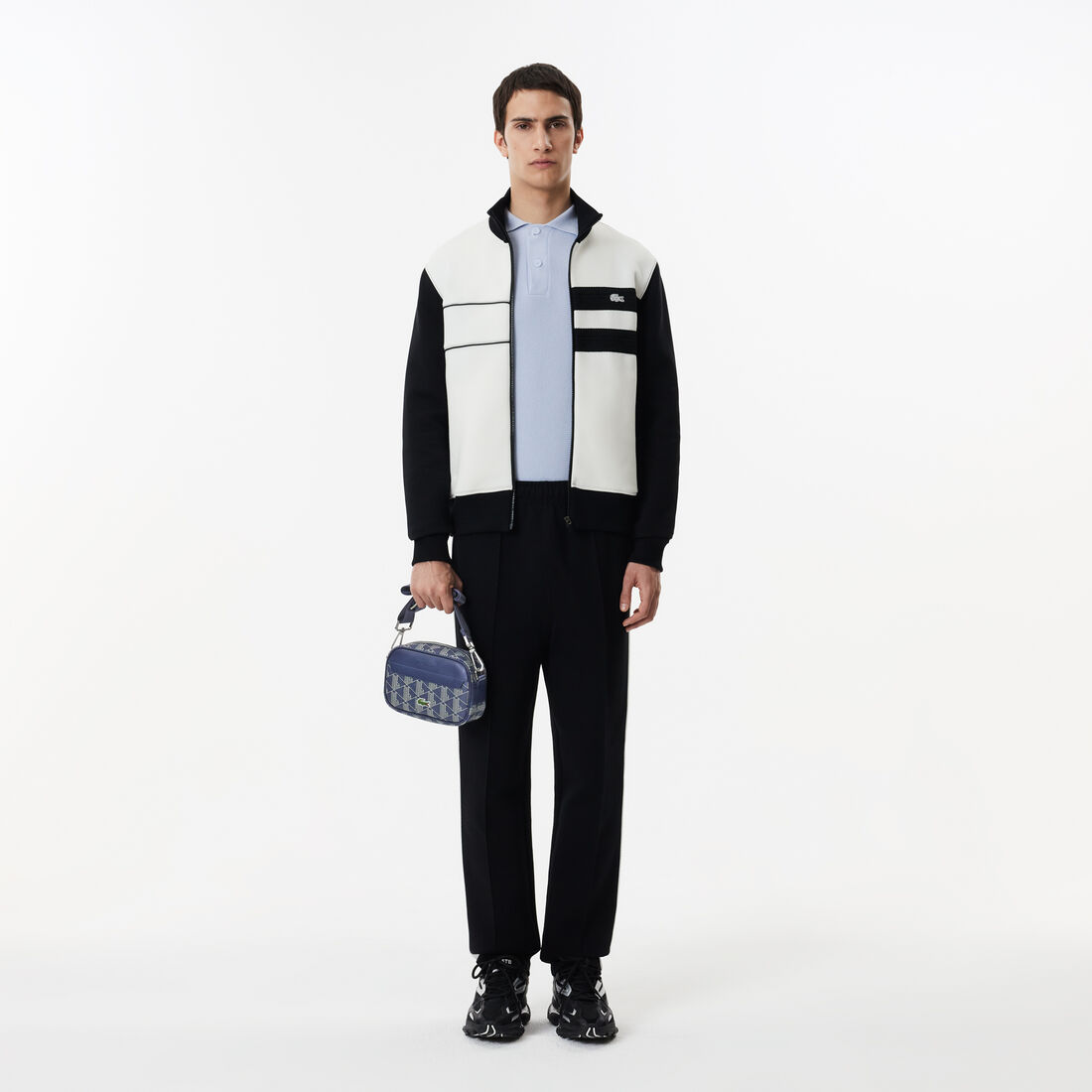 حقيبة كتف صغيرة ذات تأثير محبب من The Blend حقيبة كتف صغيرة ذات تأثير محبب من The Blend