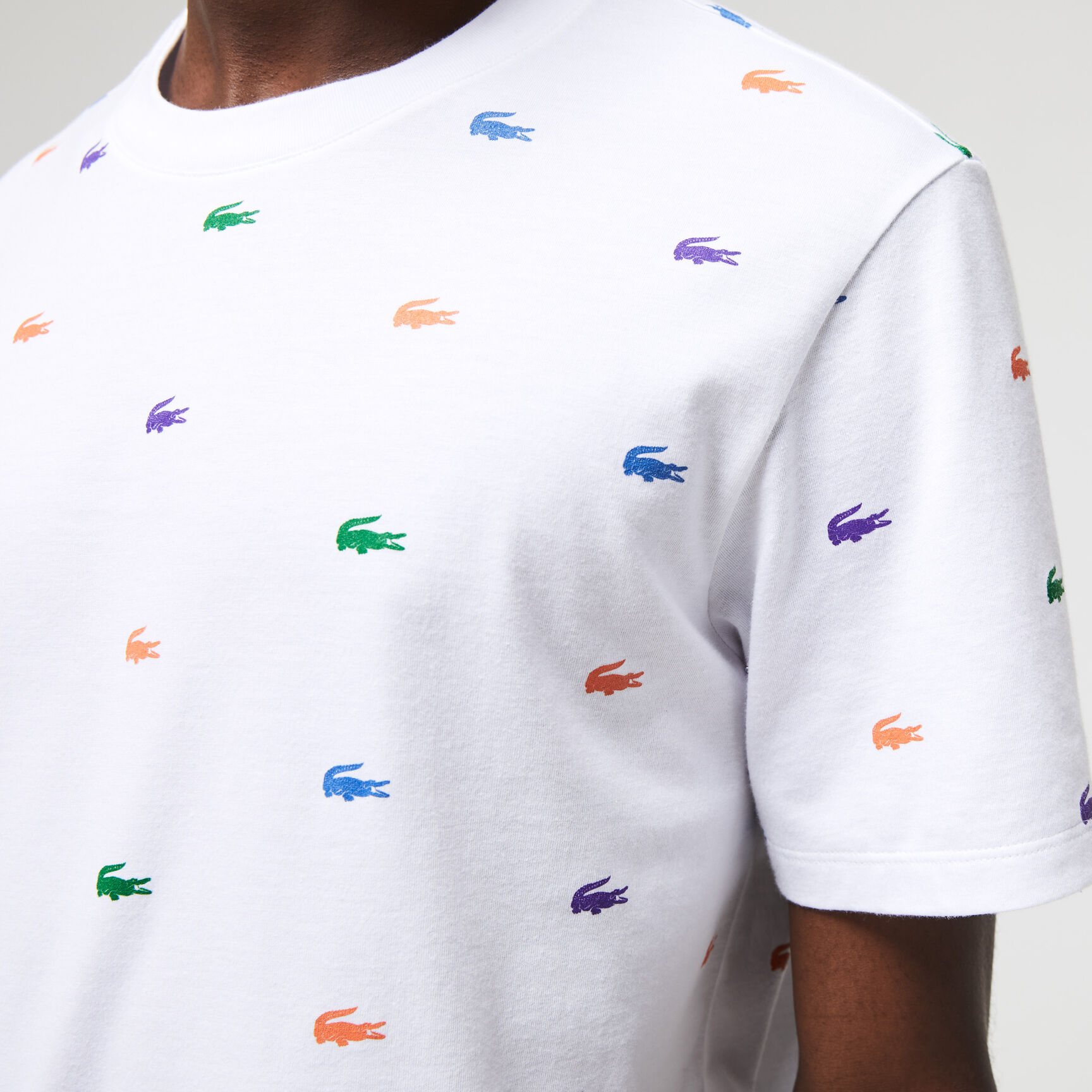 تيشيرت بيت قطن بفتحة رقبة مستديرة ونقشة تمساح للرجال