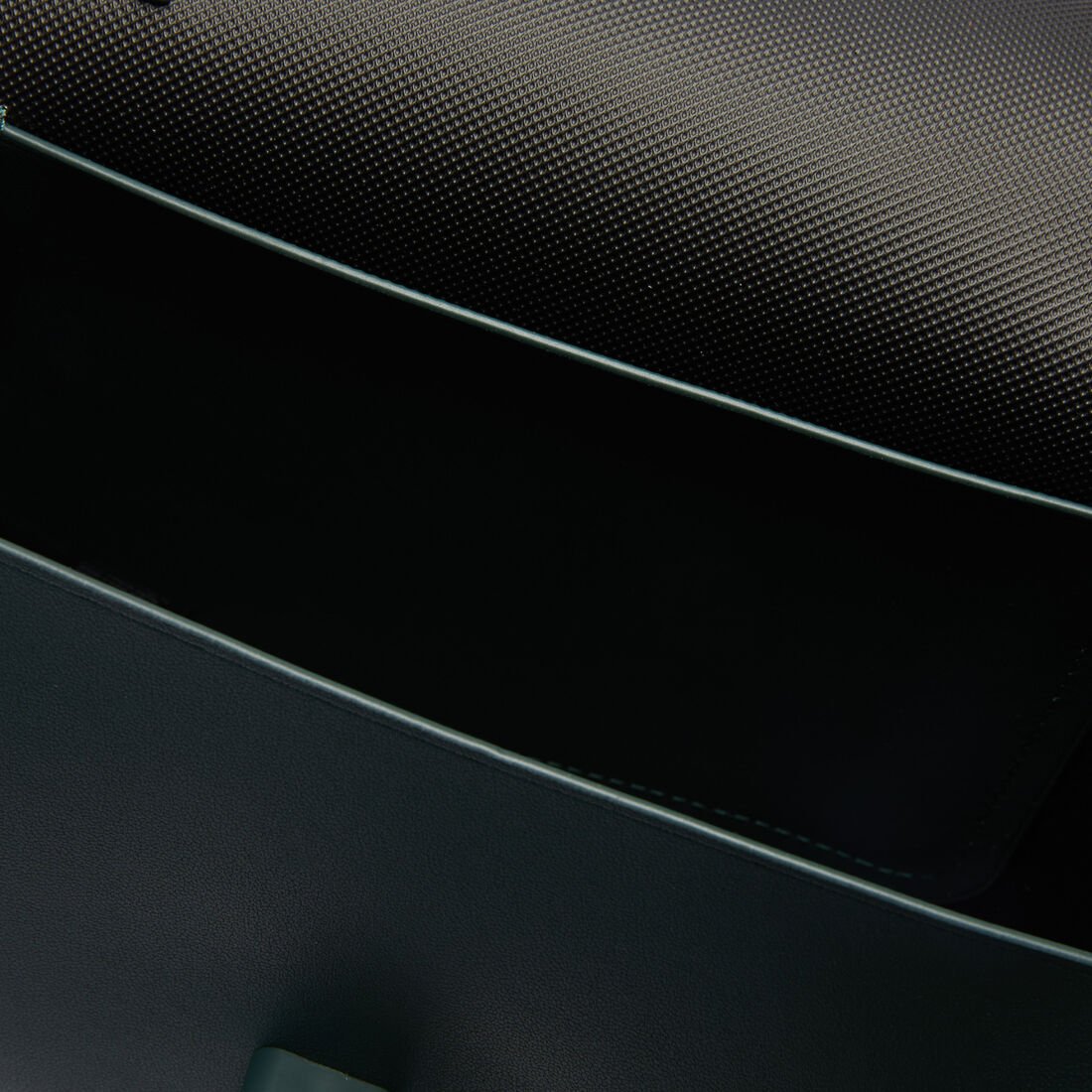 حقيبة كتف جلد مع إبزيم التمساح مجموعة Croco Turn للنساء حقيبة كتف جلد مع إبزيم التمساح مجموعة Croco Turn للنساء