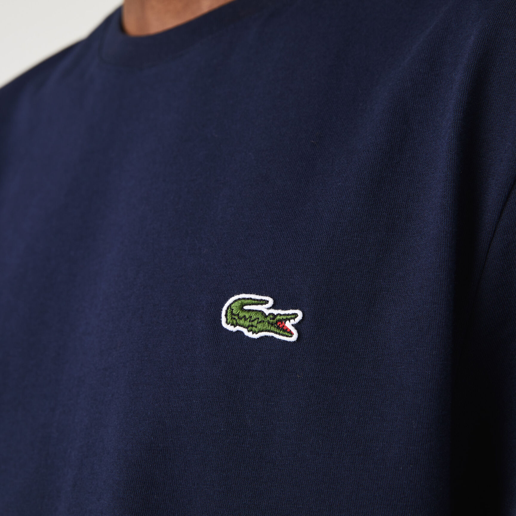 تيشيرت قطن بفتحة رقبة مستديرة وأشرطة بشعار الماركة للرجال تيشيرت قطن بفتحة رقبة مستديرة وأشرطة بشعار الماركة للرجال