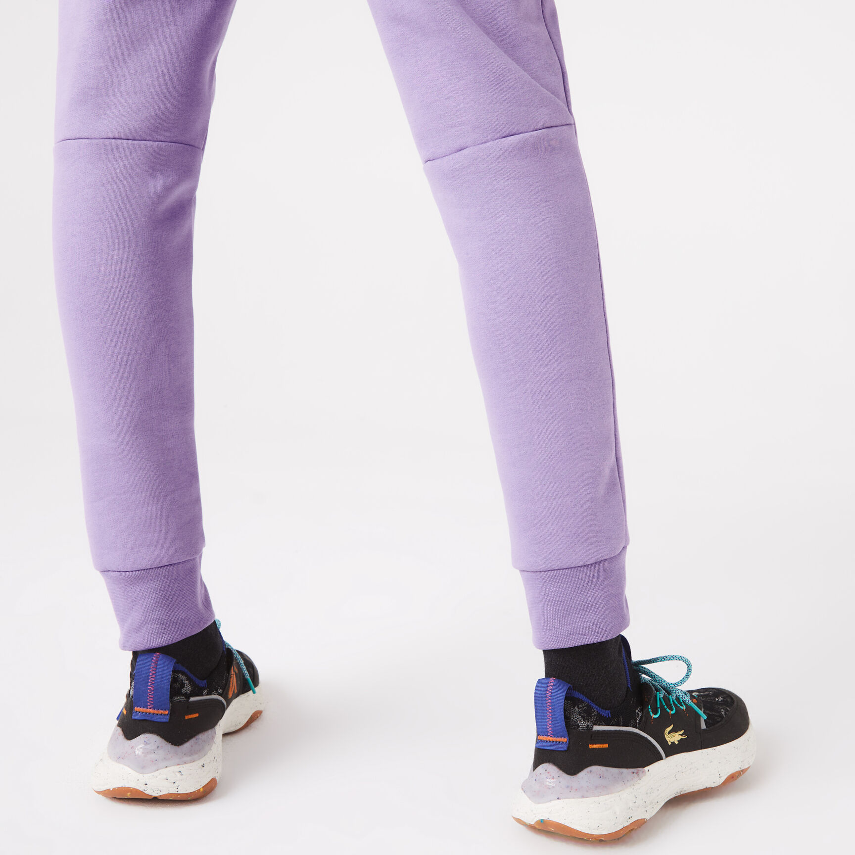 بنطال رياضي بقصة ضيقة بنطال رياضي بقصة ضيقة