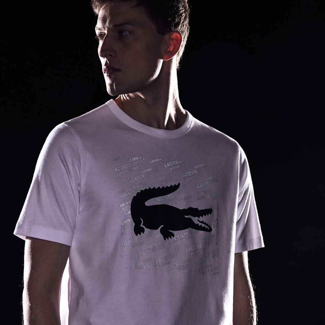 قميص تي-شيرت قطني مطبوع عليه علامة تمساح عاكسة للضوء من مجموعة Lacoste SPORT للرجال قميص تي-شيرت قطني مطبوع عليه علامة تمساح عاكسة للضوء من مجموعة Lacoste SPORT للرجال