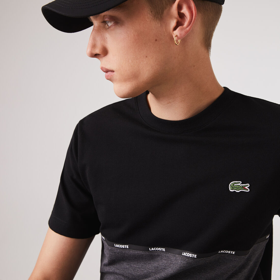 تي شيرت قطن خفيف الوزن ثنائي اللون بفتحة عنق مستديرة من مجموعة Lacoste SPORT للرجال تي شيرت قطن خفيف الوزن ثنائي اللون بفتحة عنق مستديرة من مجموعة Lacoste SPORT للرجال