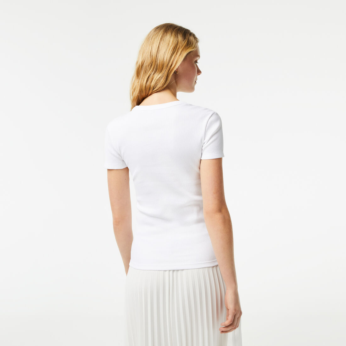 تيشيرت لاكوست قطن عضوي بقصة ضيقة وفتحة رقبة V للنساء تيشيرت لاكوست قطن عضوي بقصة ضيقة وفتحة رقبة V للنساء