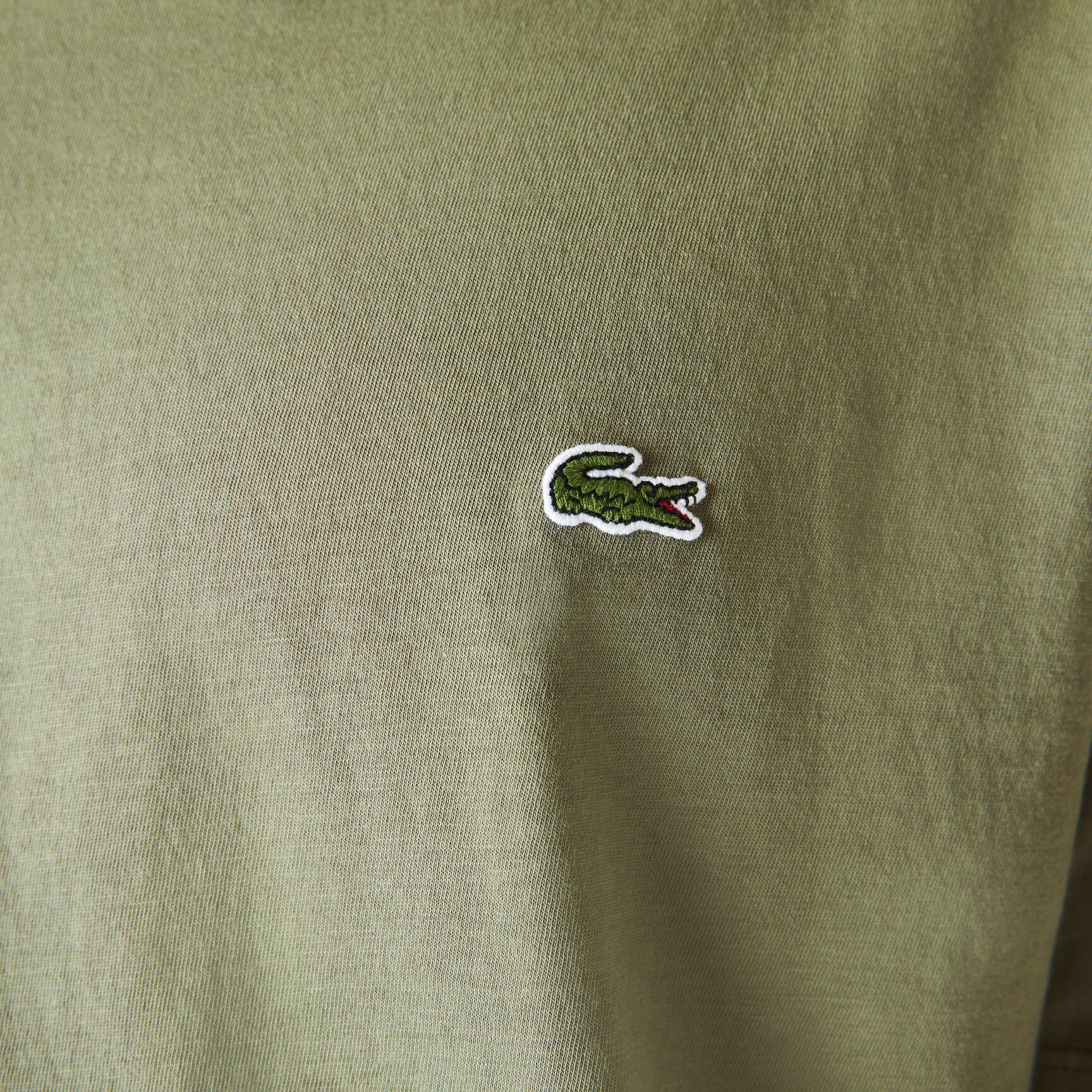 تي شيرت خفيف الوزن من القطن بيما برقبة على شكل حرف V